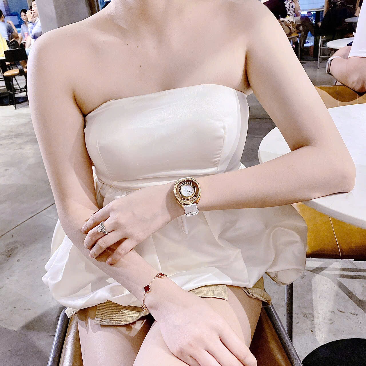 Đồng Hồ Versace Destiny Spirit |Nữ Giới |Vàng Gold |Dây Da Màu Trắng |Máy Pin (Quartz) |Size 36mm |donghogiatot.vn