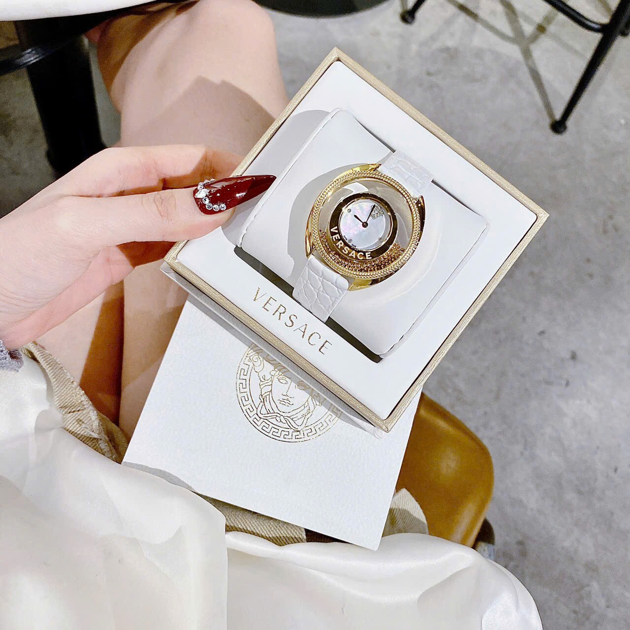 Đồng Hồ Versace Destiny Spirit |Nữ Giới |Vàng Gold |Dây Da Màu Trắng |Máy Pin (Quartz) |Size 36mm |donghogiatot.vn