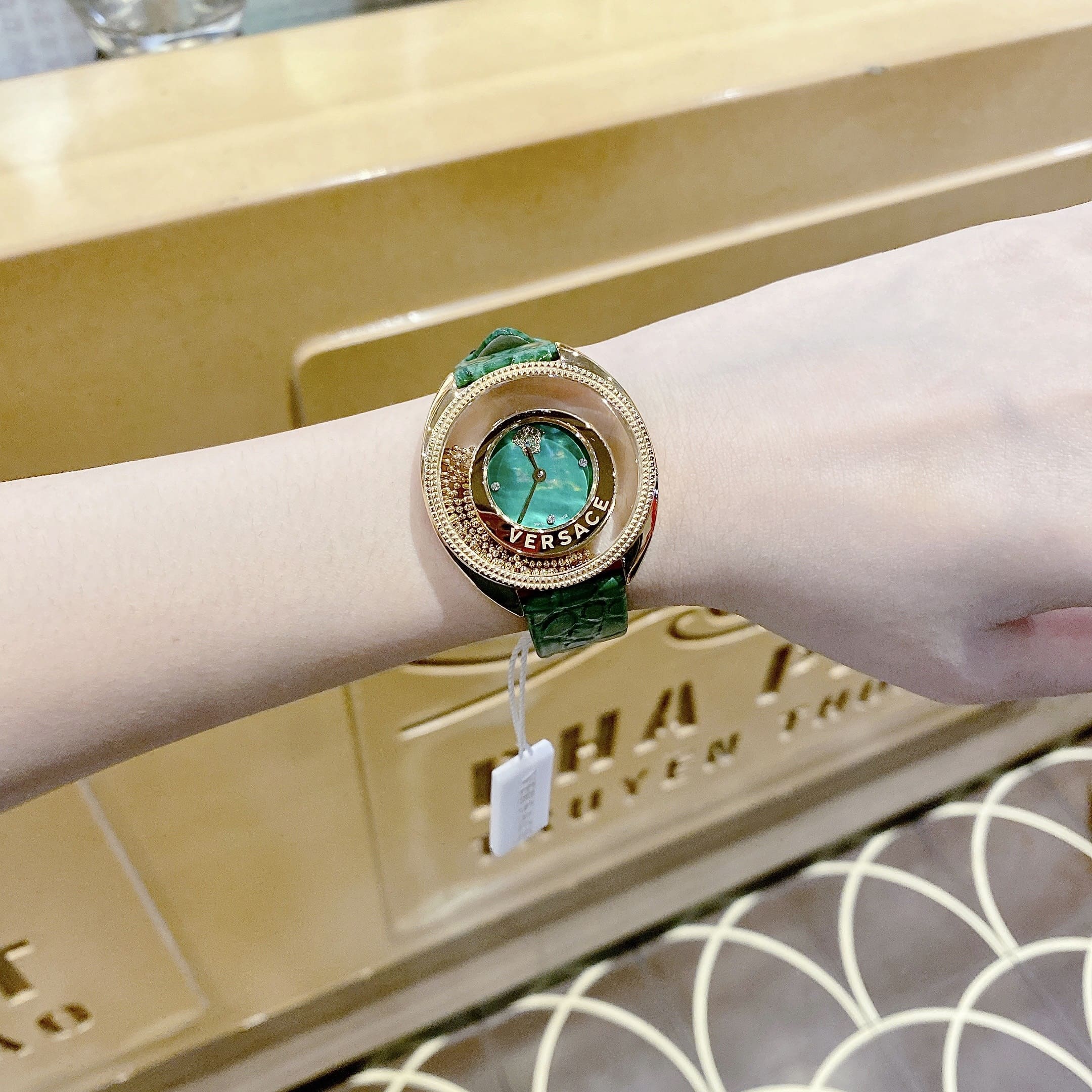 Đồng Hồ Versace Destiny Spirit |Nữ Giới |Vàng Gold |Dây Da Xanh Lá |Máy Pin (Quartz) |Size 36mm |donghogiatot.vn