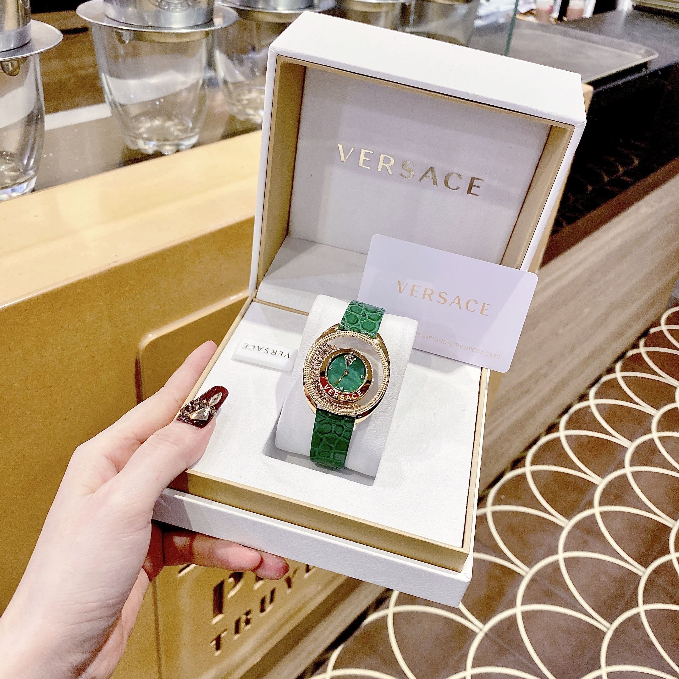 Đồng Hồ Versace Destiny Spirit |Nữ Giới |Vàng Gold |Dây Da Xanh Lá |Máy Pin (Quartz) |Size 36mm |donghogiatot.vn