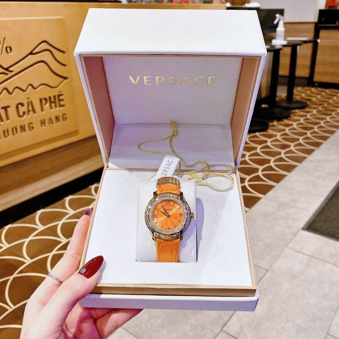 Đồng Hồ Versace DV-25 |Nữ Giới |Mặt Tròn |Đính Đá |Dây Da Cam |Máy Pin (Quartz) |Size 36mm |donghogiatot.vn