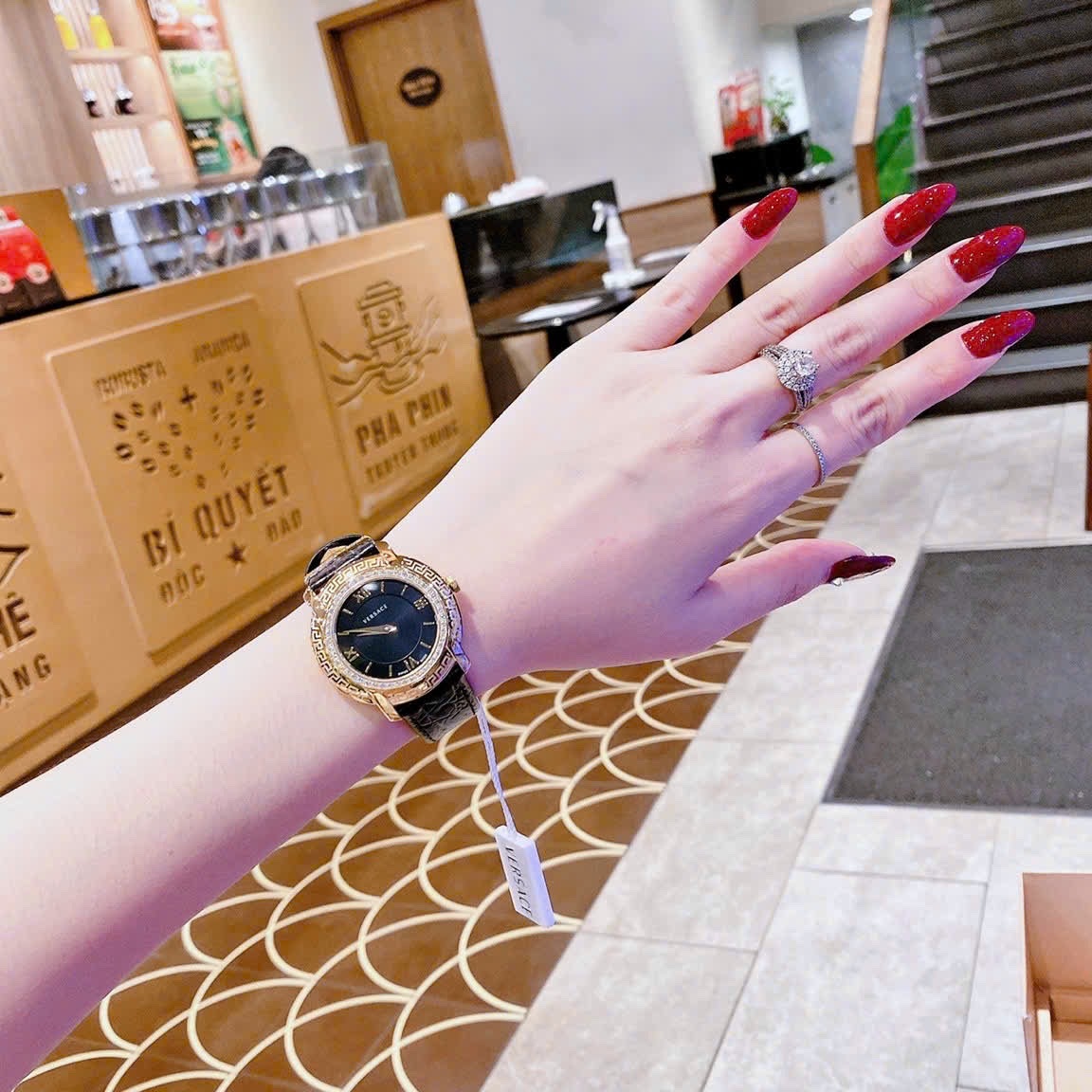 Đồng Hồ Versace DV-25 |Nữ Giới |Mặt Tròn |Đính Đá |Dây Da Đen |Máy Pin (Quartz) |Size 36mm |donghogiatot.vn