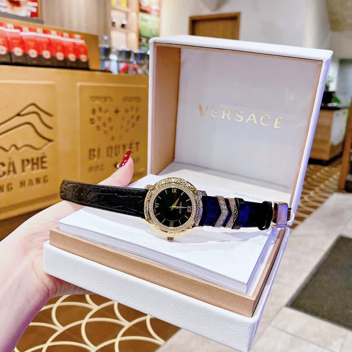 Đồng Hồ Versace DV-25 |Nữ Giới |Mặt Tròn |Đính Đá |Dây Da Đen |Máy Pin (Quartz) |Size 36mm |donghogiatot.vn