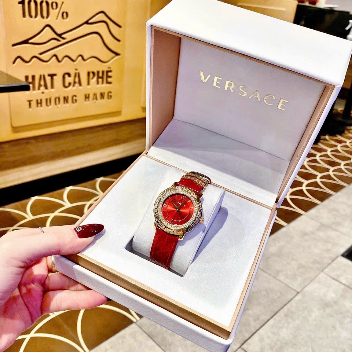 Đồng Hồ Versace DV-25 |Nữ Giới |Mặt Tròn |Đính Đá |Dây Da Đỏ |Máy Pin (Quartz) |Size 36mm |donghogiatot.vn