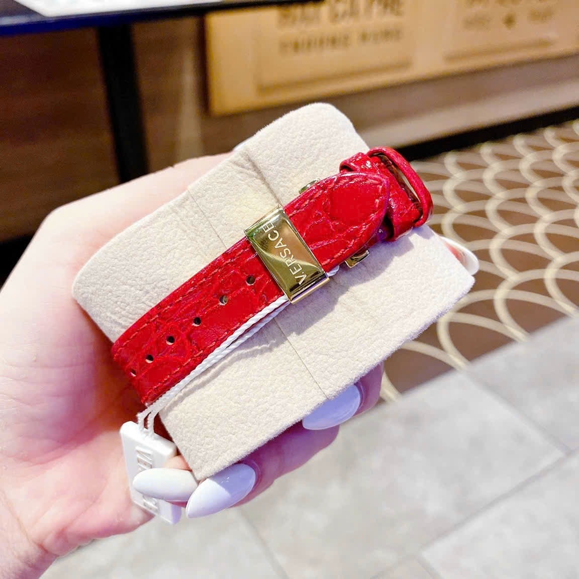 Đồng Hồ Versace DV-25 |Nữ Giới |Mặt Tròn |Đính Đá |Dây Da Đỏ |Máy Pin (Quartz) |Size 36mm |donghogiatot.vn