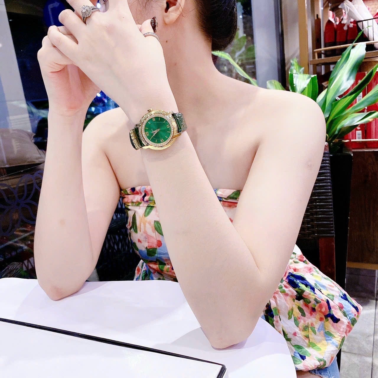 Đồng Hồ Versace DV-25 |Nữ Giới |Mặt Tròn |Đính Đá |Dây Da Xanh Lá |Máy Pin (Quartz) |Size 36mm |donghogiatot.vn