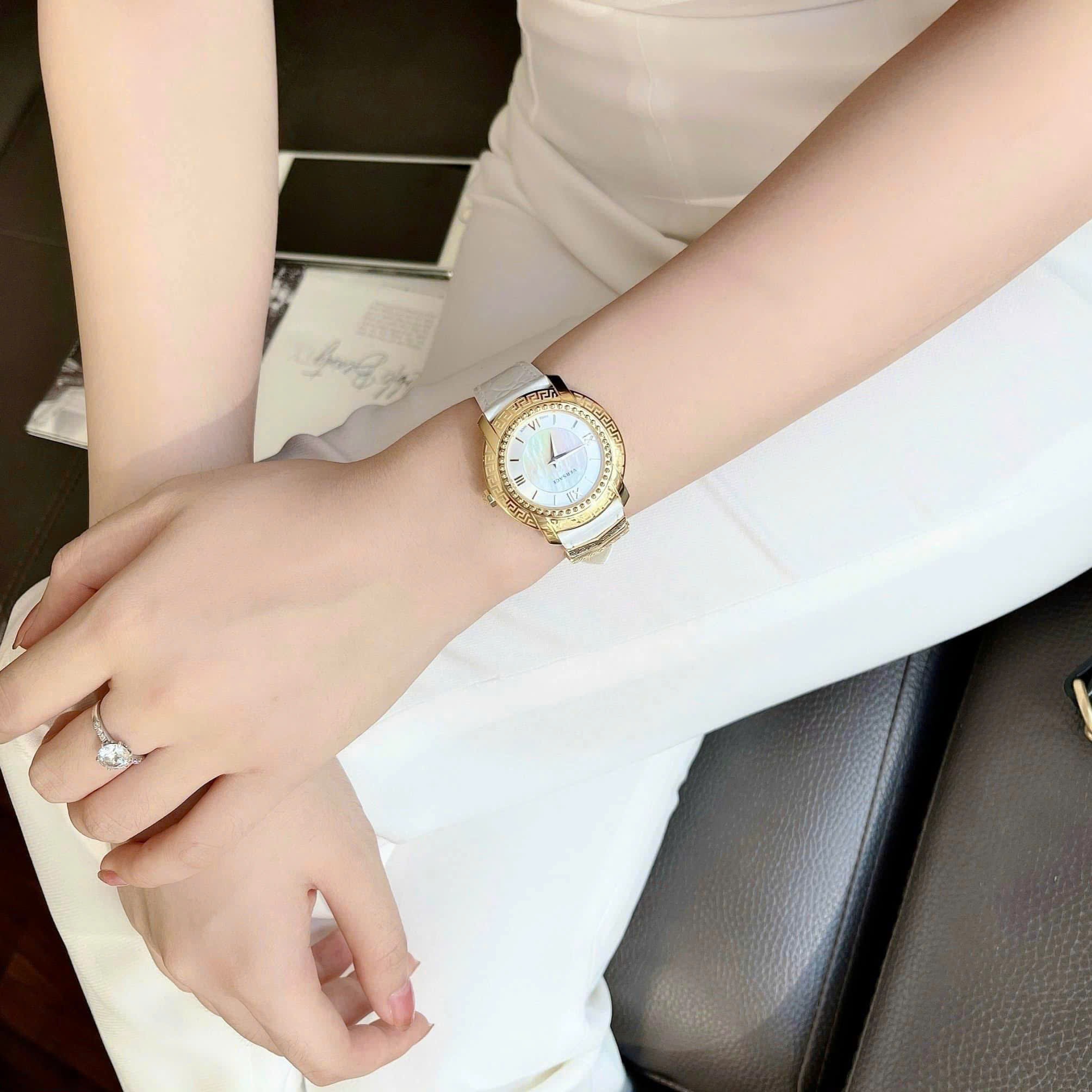 Đồng Hồ Versace DV-25 |Nữ Giới |Mặt Tròn |Vàng Gold |Dây Da Màu Trắng |Máy Pin (Quartz) |Size 36mm |donghogiatot.vn