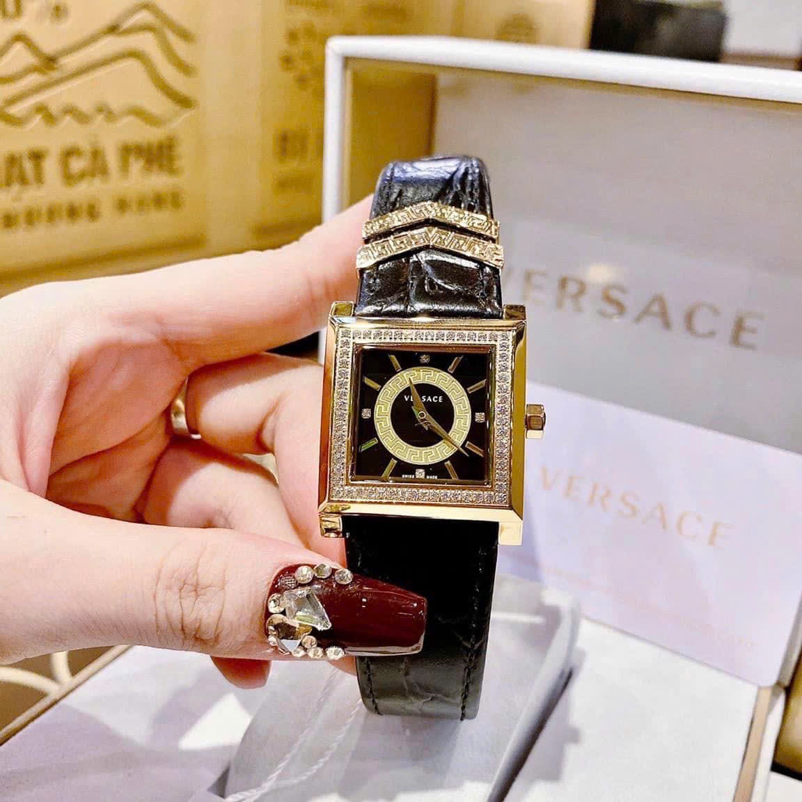 Đồng Hồ Versace DV-25 |Nữ Giới |Mặt Vuông |Vàng Gold |Dây Da Đen |Máy Pin (Quartz) |Size 36mm |donghogiatot.vn