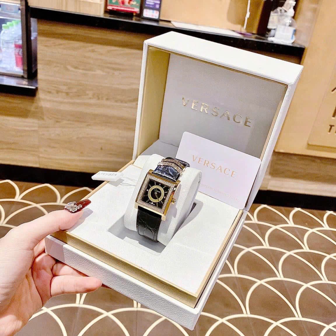 Đồng Hồ Versace DV-25 |Nữ Giới |Mặt Vuông |Vàng Gold |Dây Da Đen |Máy Pin (Quartz) |Size 36mm |donghogiatot.vn