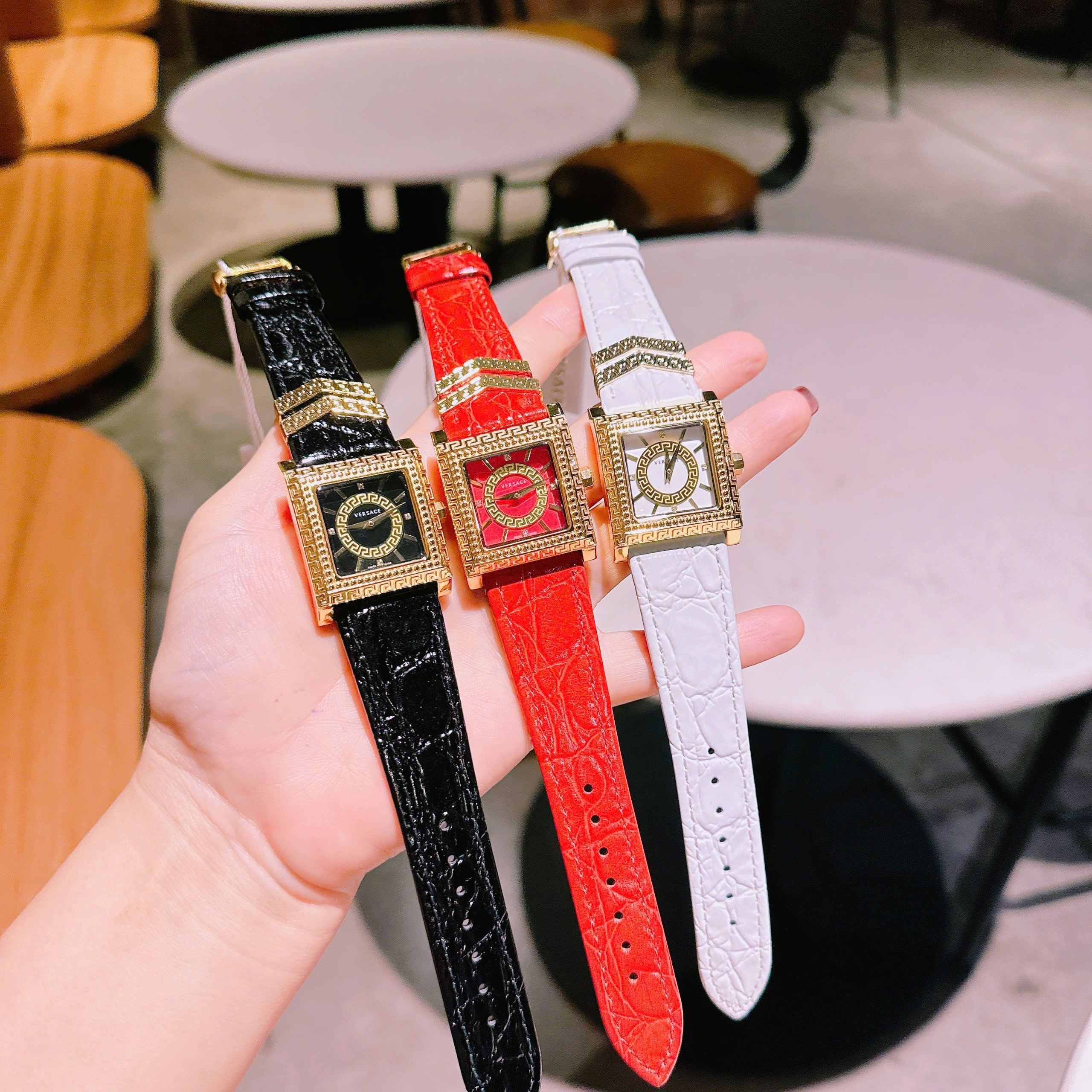 Đồng Hồ Versace DV-25 |Nữ Giới |Mặt Vuông |Vàng Gold |Dây Da Đỏ |Máy Pin (Quartz) |Size 36mm |donghogiatot.vn