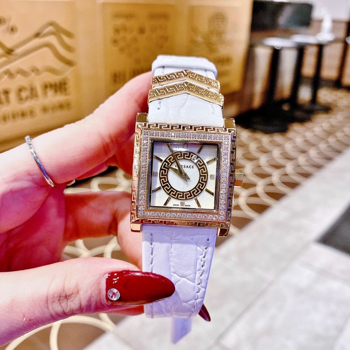 Đồng Hồ Versace DV-25 |Nữ Giới |Mặt Vuông |Vàng Gold |Dây Da Trắng |Máy Pin (Quartz) |Size 36mm |donghogiatot.vn