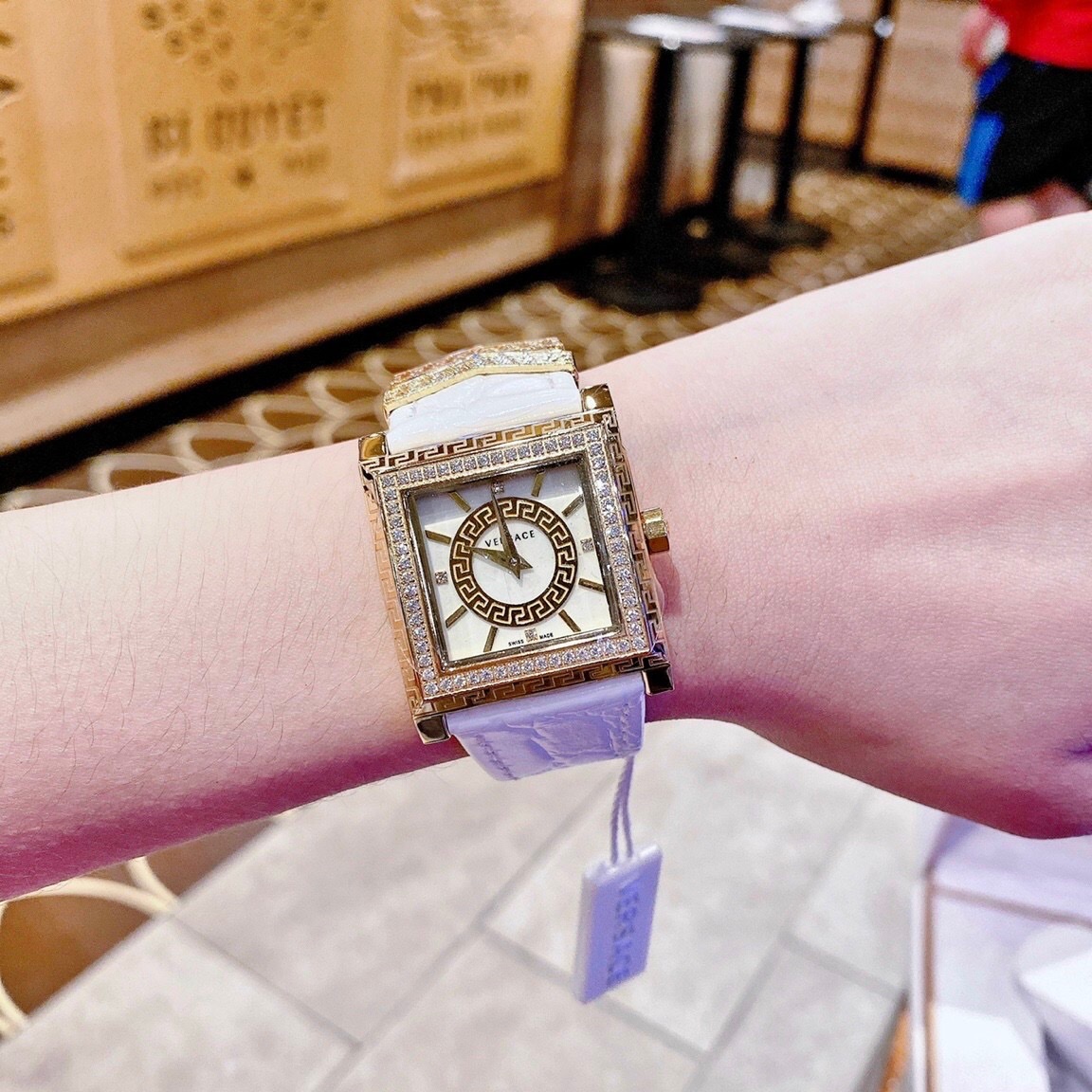 Đồng Hồ Versace DV-25 |Nữ Giới |Mặt Vuông |Vàng Gold |Dây Da Trắng |Máy Pin (Quartz) |Size 36mm |donghogiatot.vn