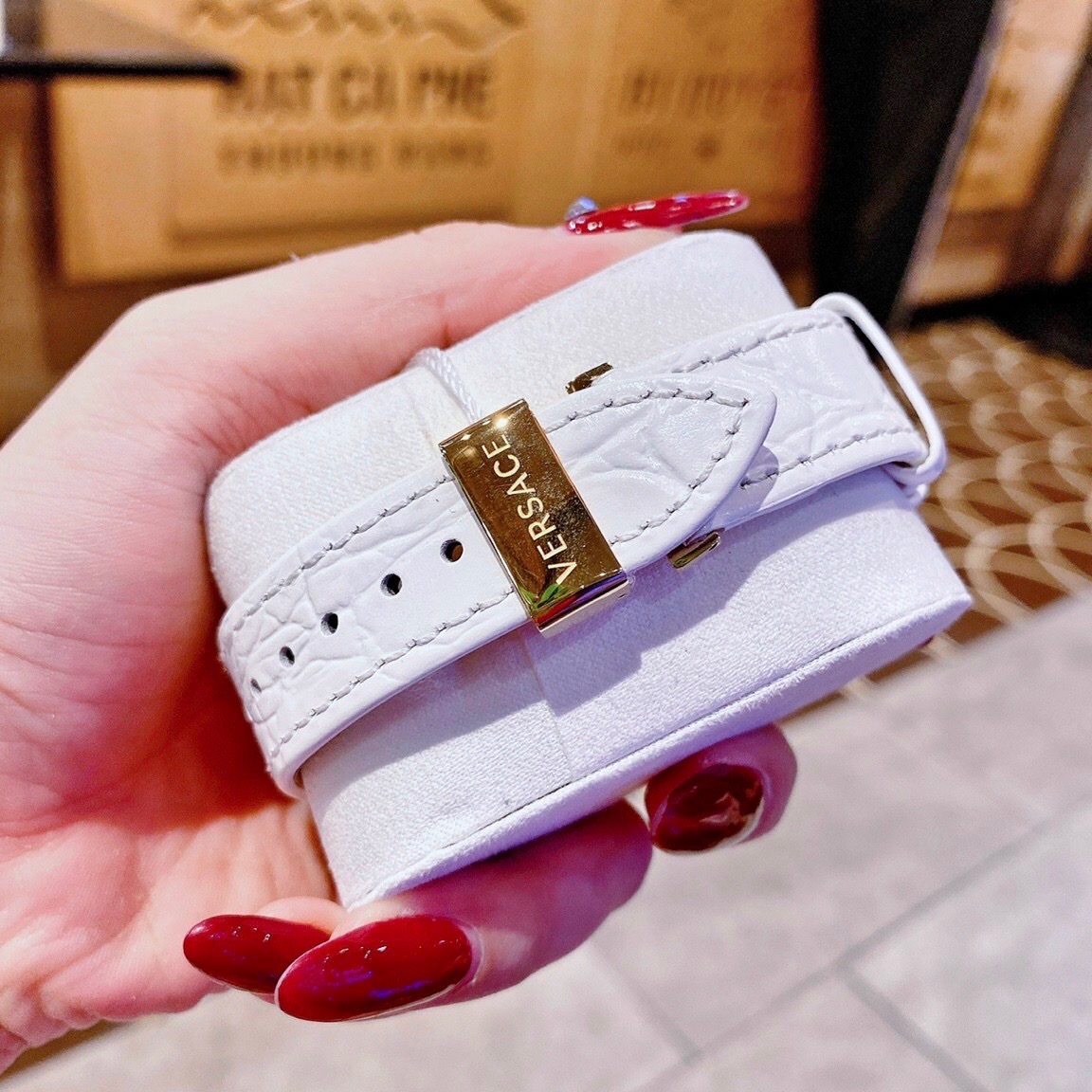 Đồng Hồ Versace DV-25 |Nữ Giới |Mặt Vuông |Vàng Gold |Dây Da Trắng |Máy Pin (Quartz) |Size 36mm |donghogiatot.vn