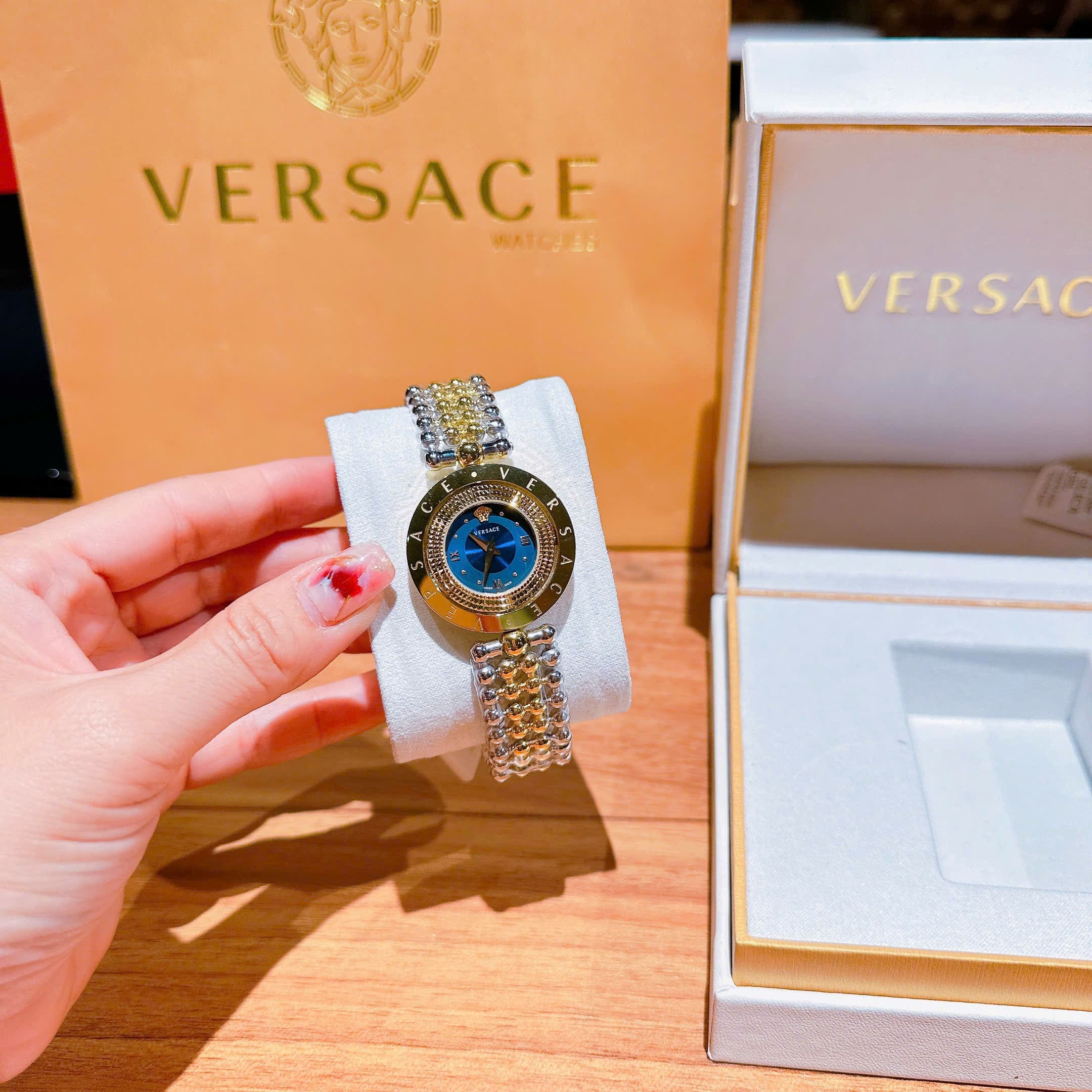 Đồng Hồ Versace Eon Mặt Xoay 360 Độ |Nữ Giới |Xanh Dương |Dây Kim Loại Demi Vàng |Máy Pin (Quartz) |Size 33mm |donghogiatot.vn