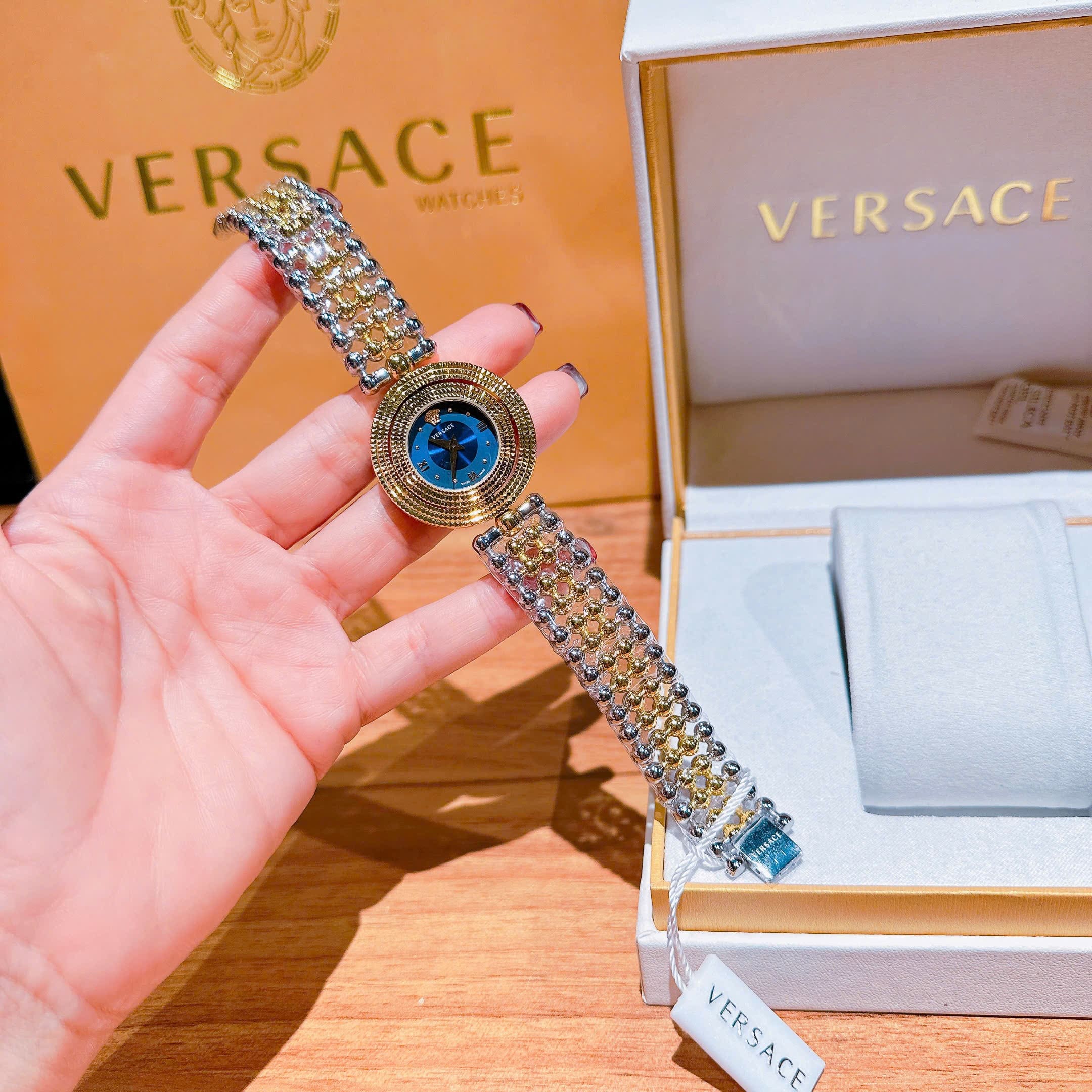 Đồng Hồ Versace Eon Mặt Xoay 360 Độ |Nữ Giới |Xanh Dương |Dây Kim Loại Demi Vàng |Máy Pin (Quartz) |Size 33mm |donghogiatot.vn