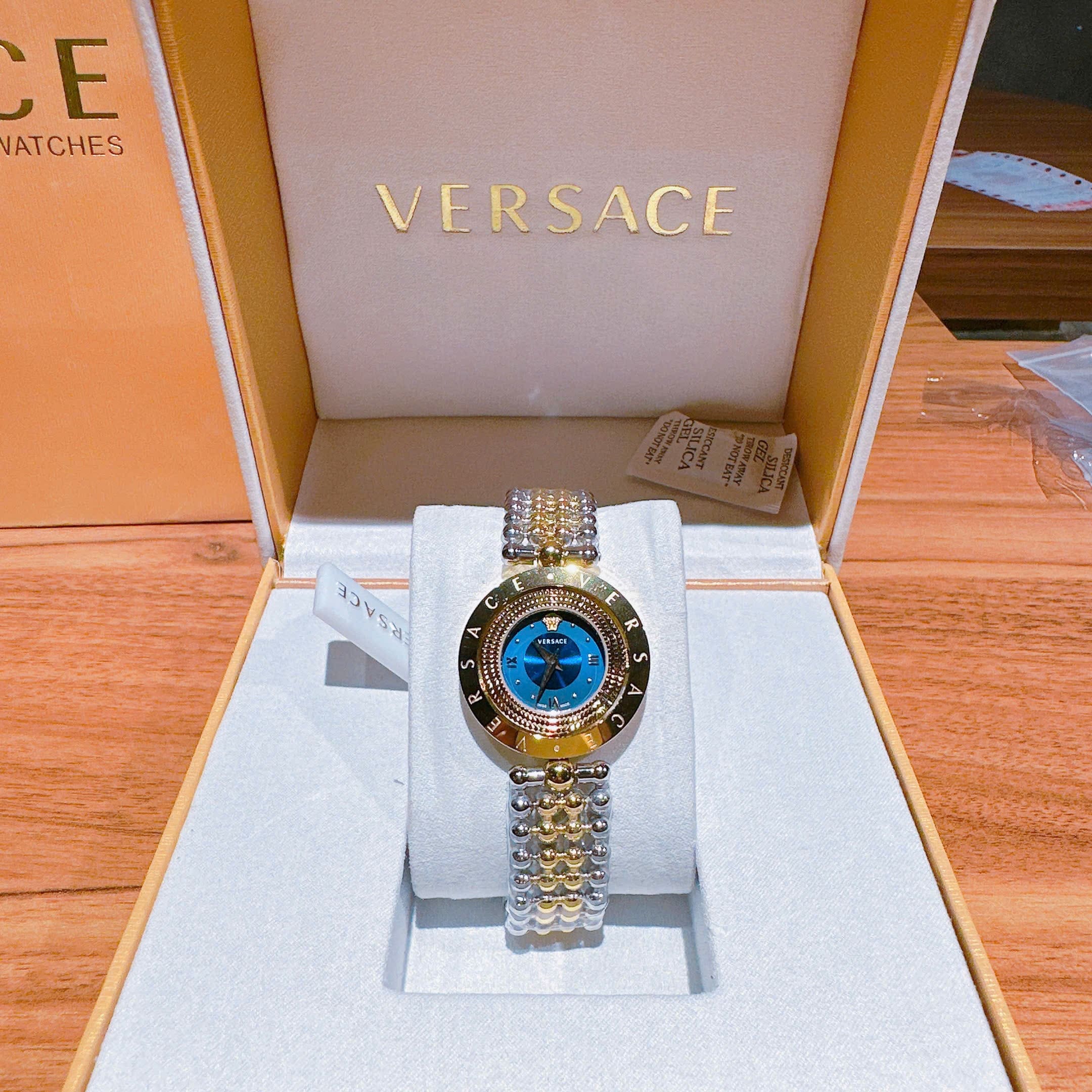 Đồng Hồ Versace Eon Mặt Xoay 360 Độ |Nữ Giới |Xanh Dương |Dây Kim Loại Demi Vàng |Máy Pin (Quartz) |Size 33mm |donghogiatot.vn