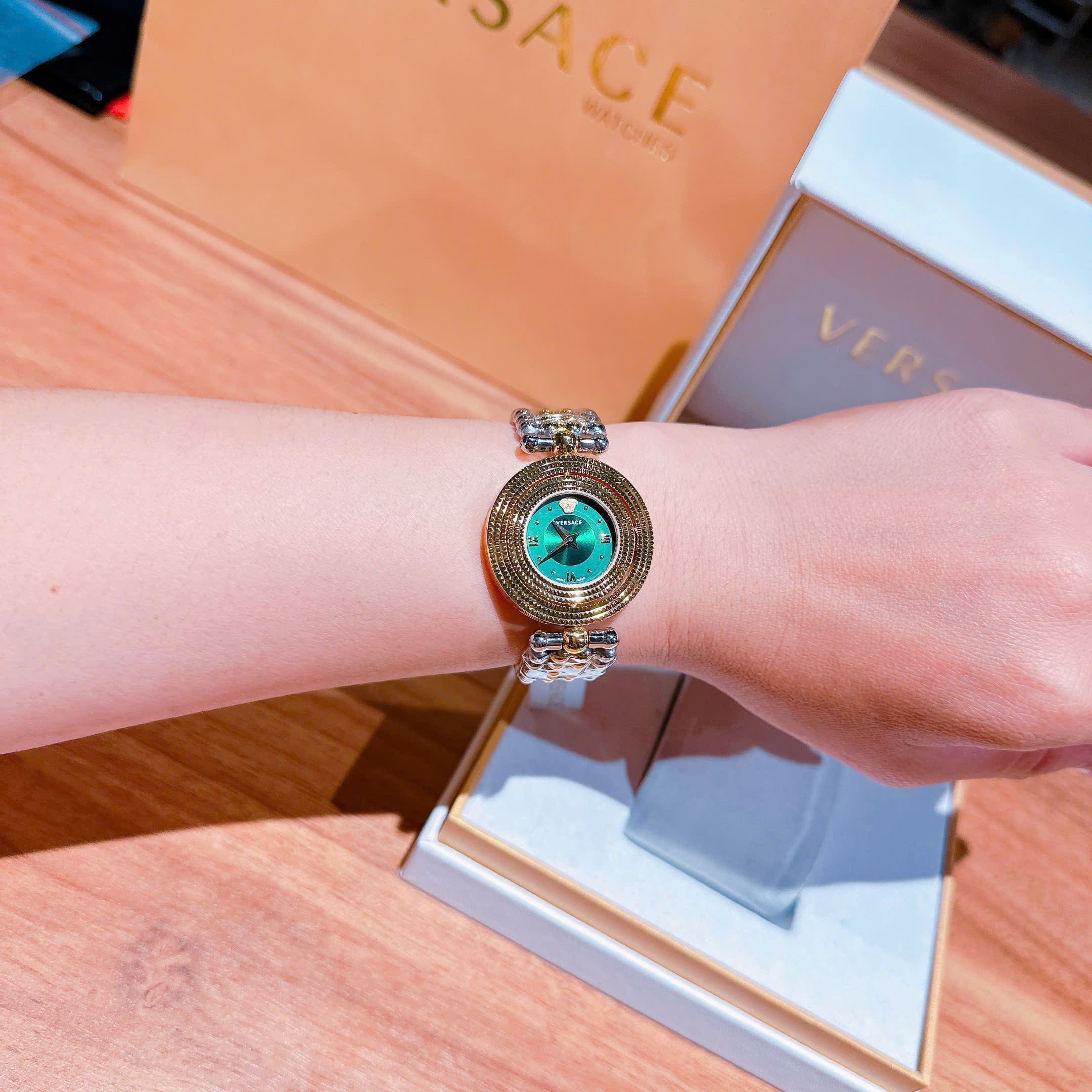Đồng Hồ Versace Eon Mặt Xoay |Nữ Giới |Xanh Lá |Dây Kim Loại Demi Vàng |Máy Pin (Quartz) |Size 33mm |donghogiatot.vn