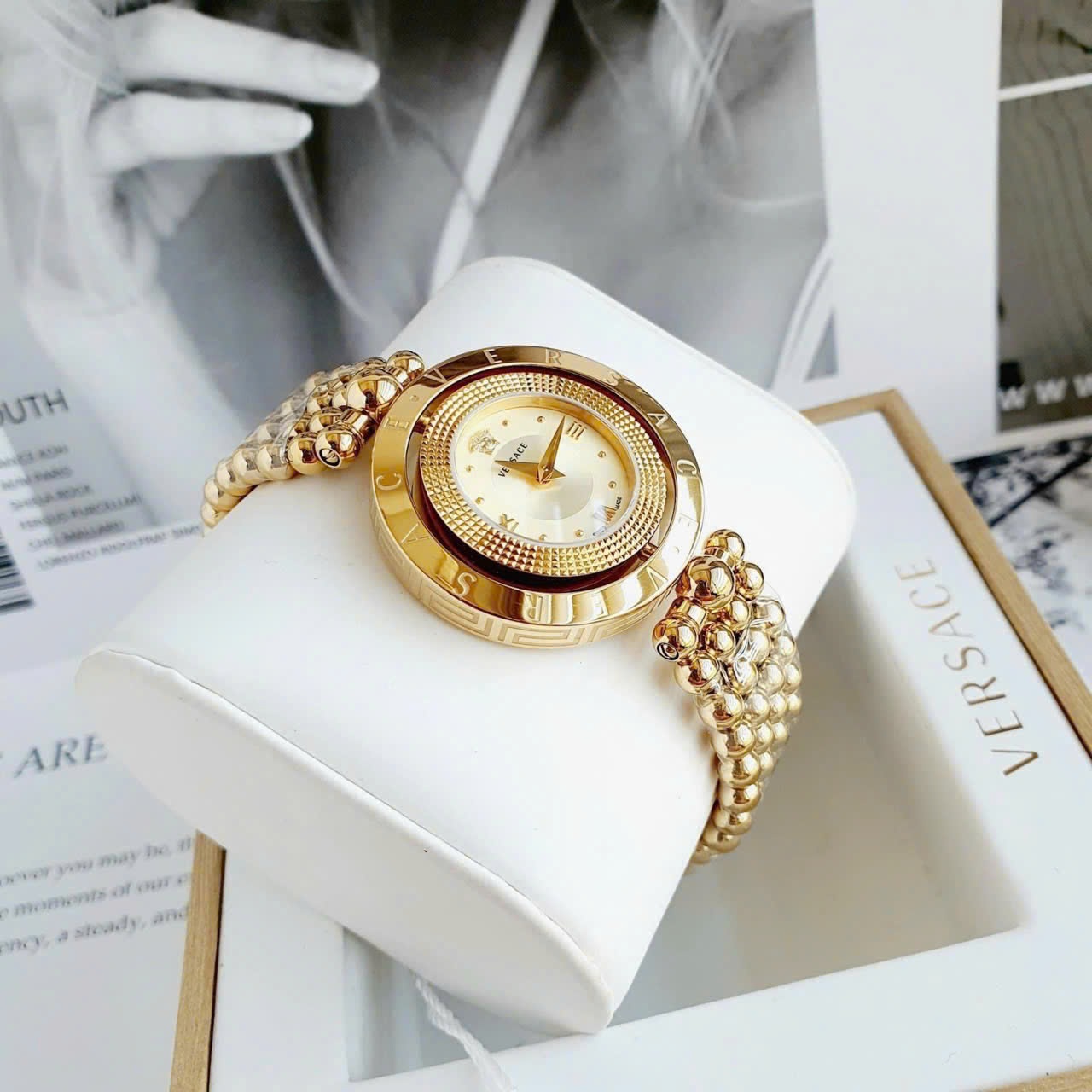 Đồng Hồ Versace Eon Mother Of Pearl |Nữ Giới |Mặt Xoay |Dây Kim Loại Vàng Gold |Máy Pin (Quartz) |Size 33mm |donghogiatot.vn