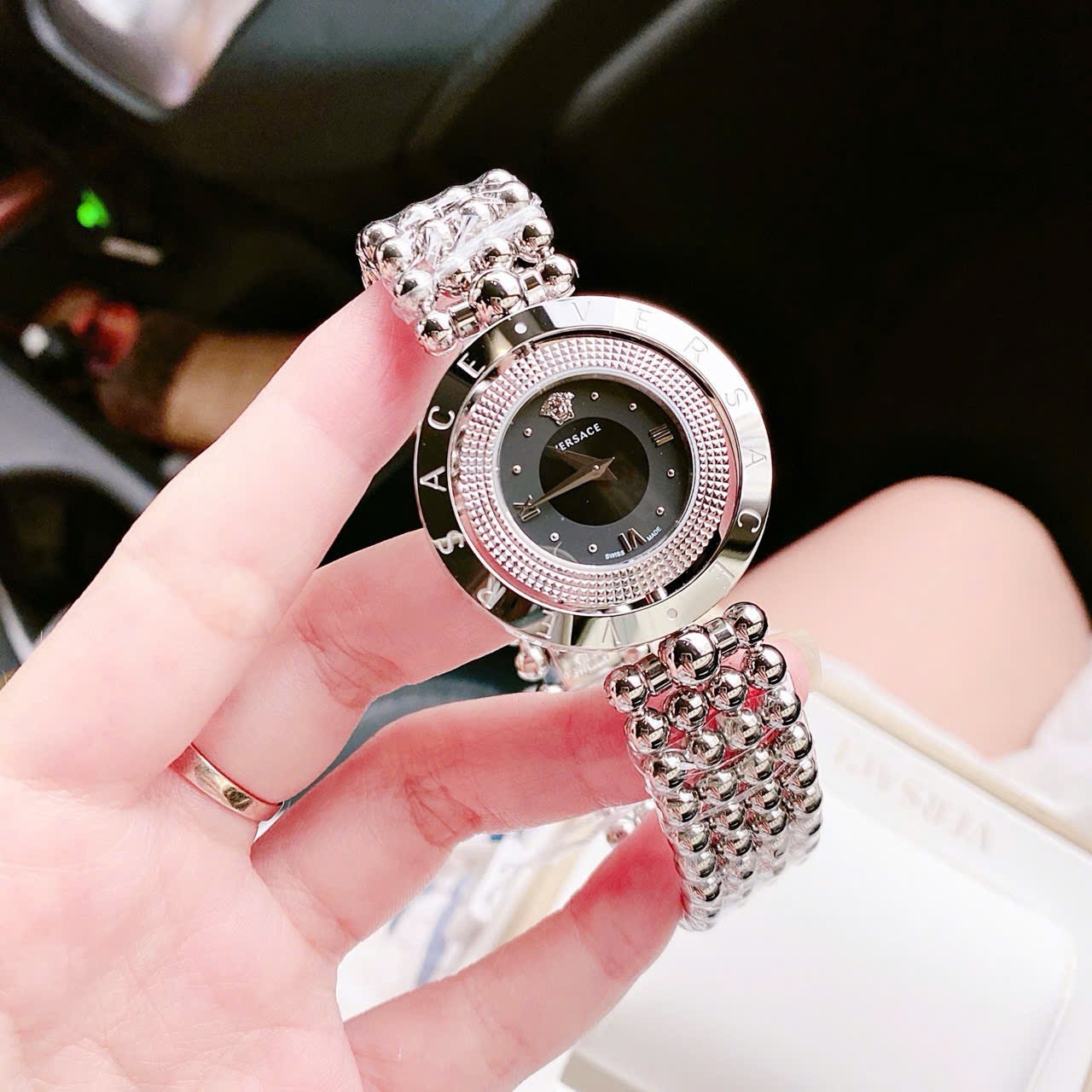 Đồng Hồ Versace Eon |Nữ Giới |Mặt Đen |Xoay 360 Độ |Dây Kim Loại Bi Silver |Máy Pin (Quartz) |Size 33mm |donghogiatot.vn