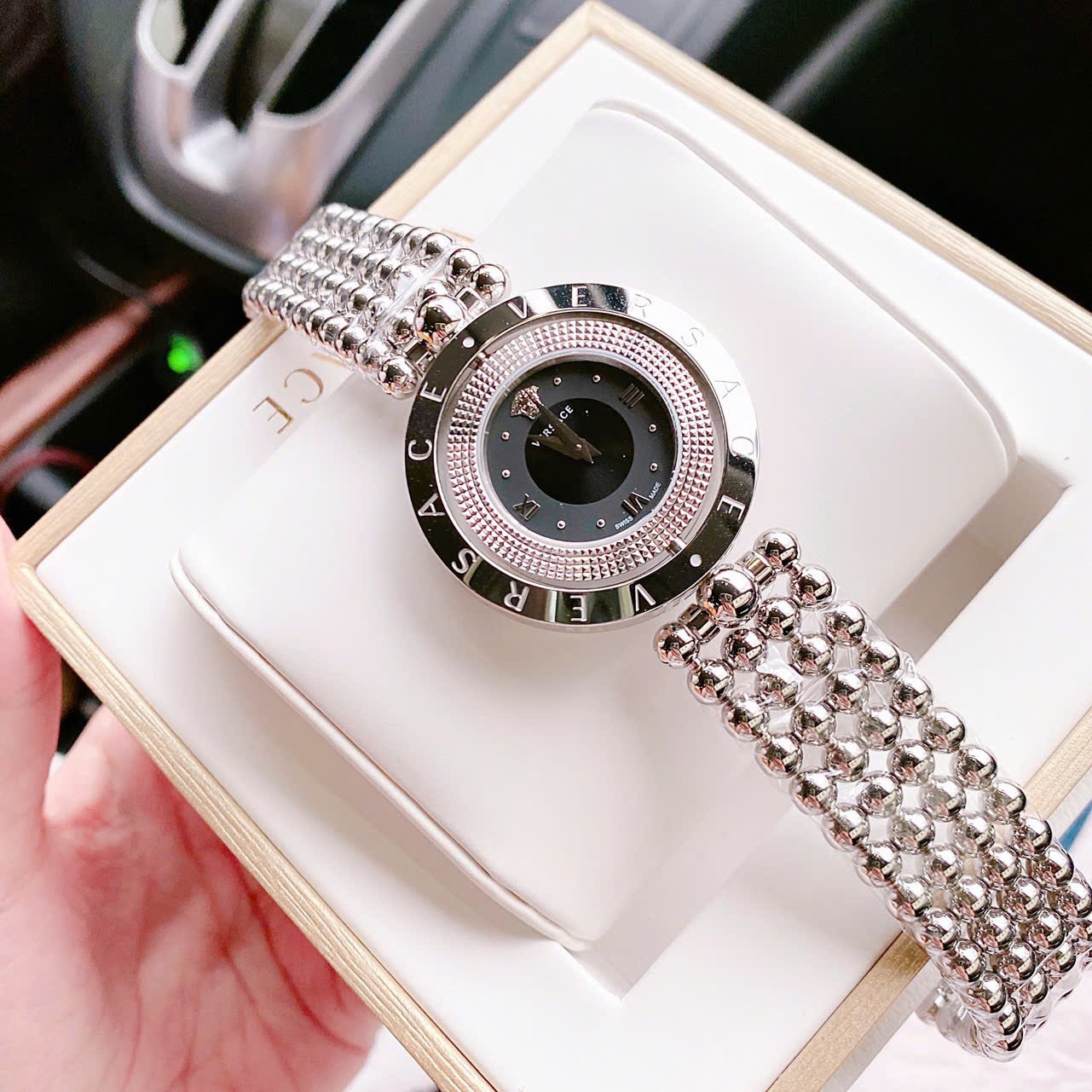 Đồng Hồ Versace Eon |Nữ Giới |Mặt Đen |Xoay 360 Độ |Dây Kim Loại Bi Silver |Máy Pin (Quartz) |Size 33mm |donghogiatot.vn
