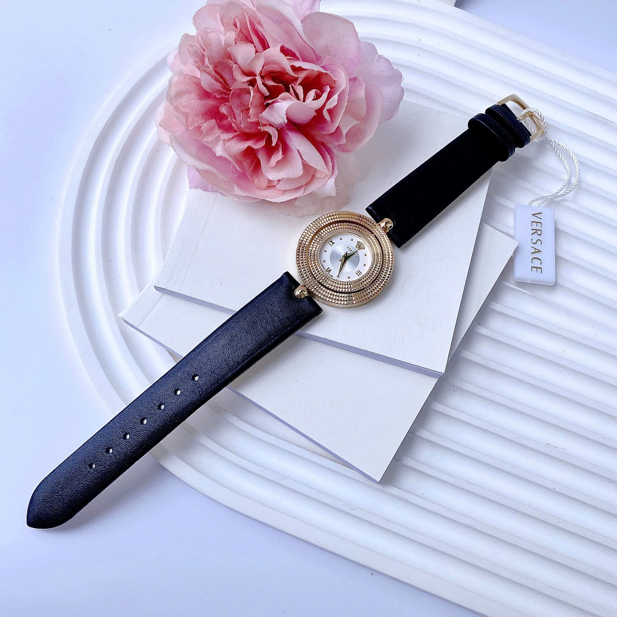 Đồng Hồ Versace Eon |Nữ Giới |Mặt Trắng Xoay |Vàng Gold |Dây Da Đen |Máy Pin (Quartz) |Size 33mm |donghogiatot.vn