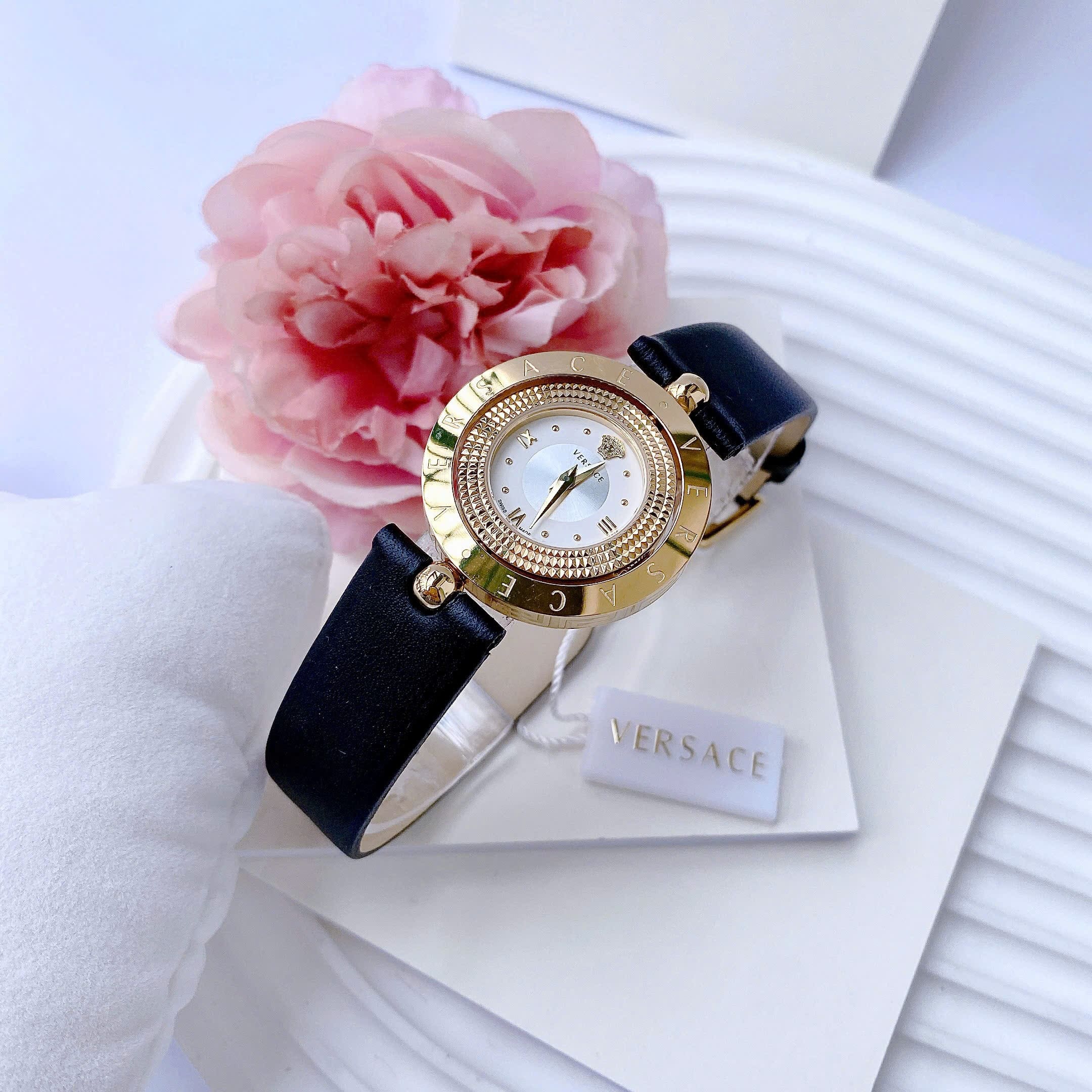 Đồng Hồ Versace Eon |Nữ Giới |Mặt Trắng Xoay |Vàng Gold |Dây Da Đen |Máy Pin (Quartz) |Size 33mm |donghogiatot.vn