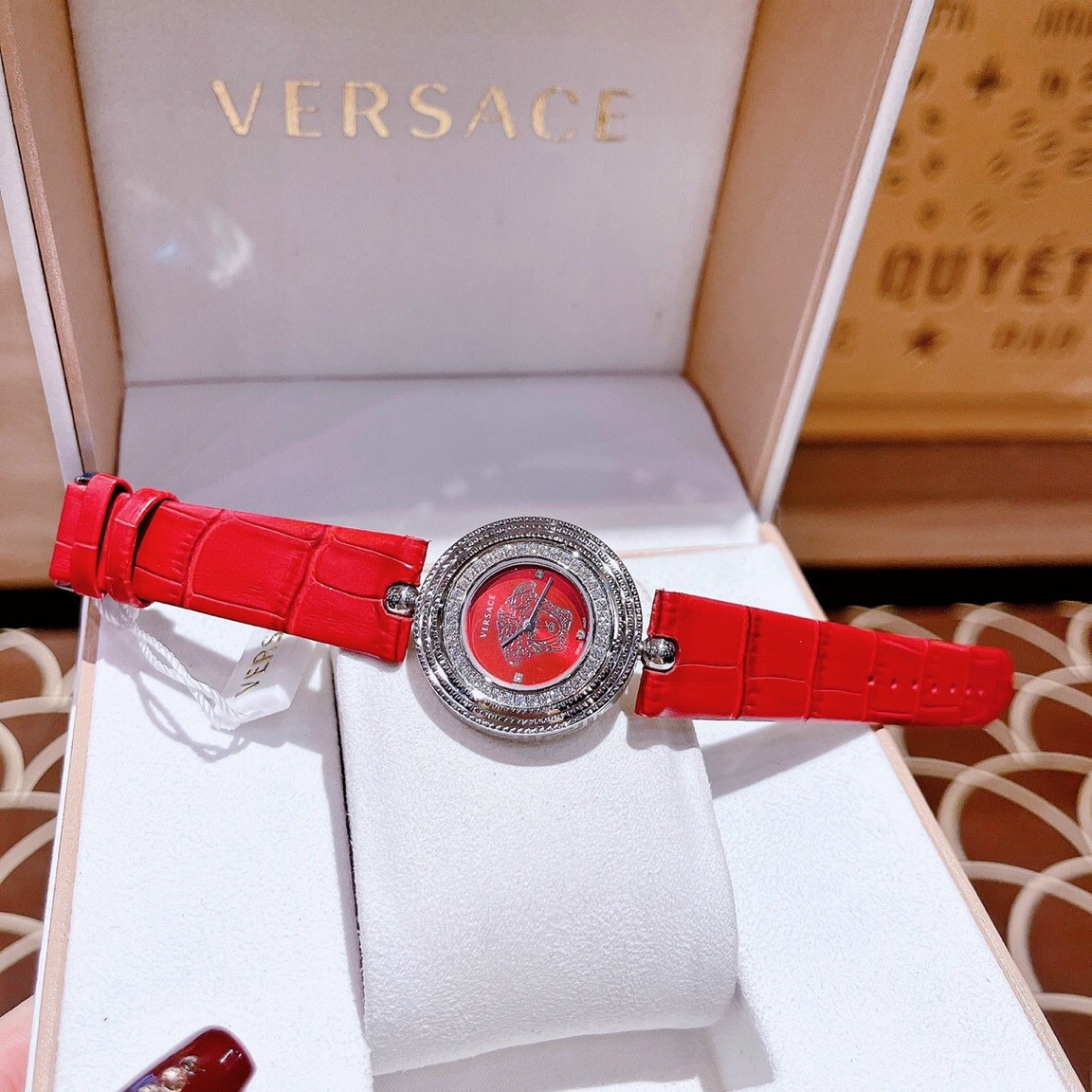 Đồng Hồ Versace Mặt Xoay 360 Độ |Nữ Giới |Silver |Dây Da Đỏ |Máy Pin (Quartz) |Size 33mm |donghogiatot.vn