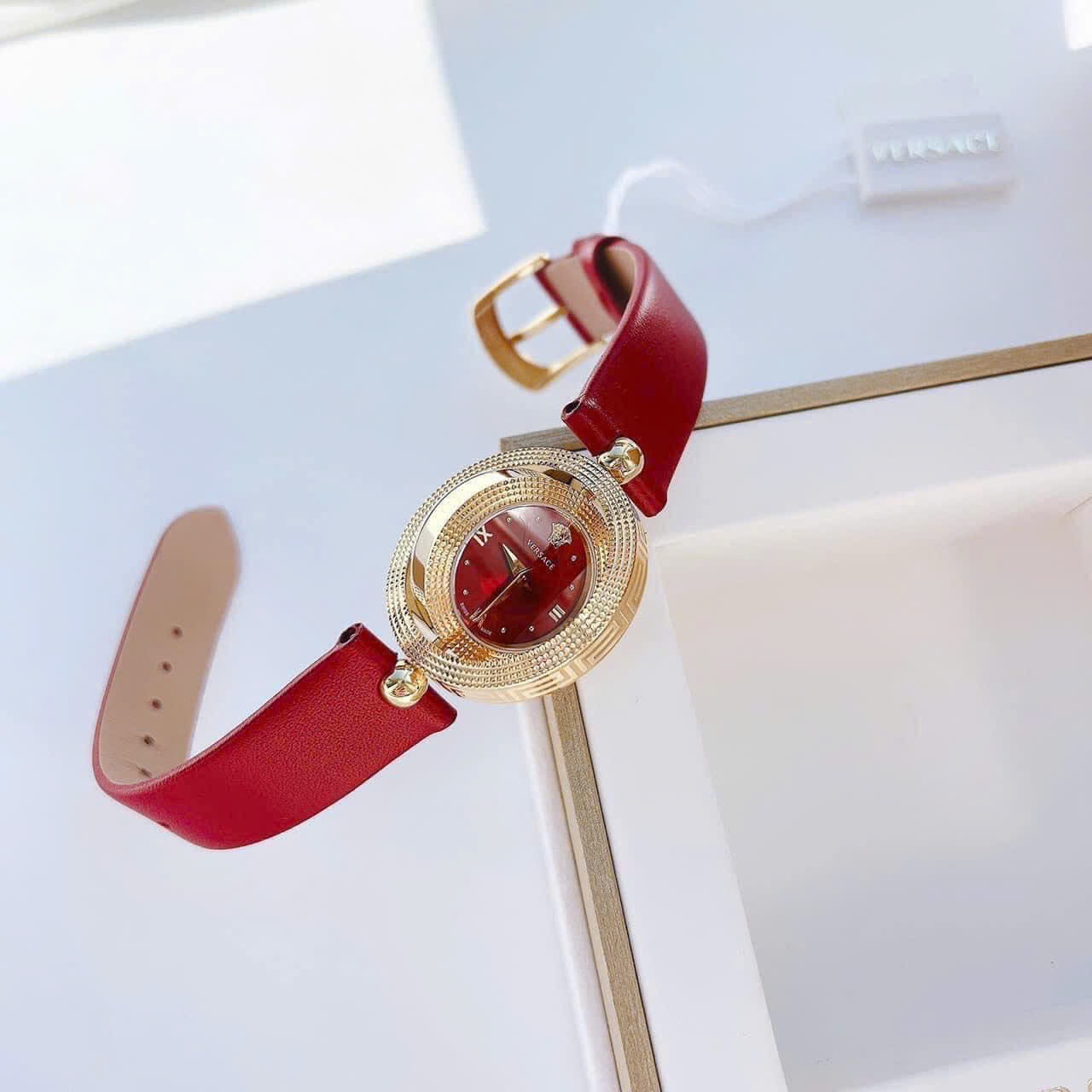 Đồng Hồ Versace Mặt Xoay 360 Độ |Nữ Giới |Vàng Gold |Dây Da Đỏ |Máy Pin (Quartz) |Size 33mm |donghogiatot.vn