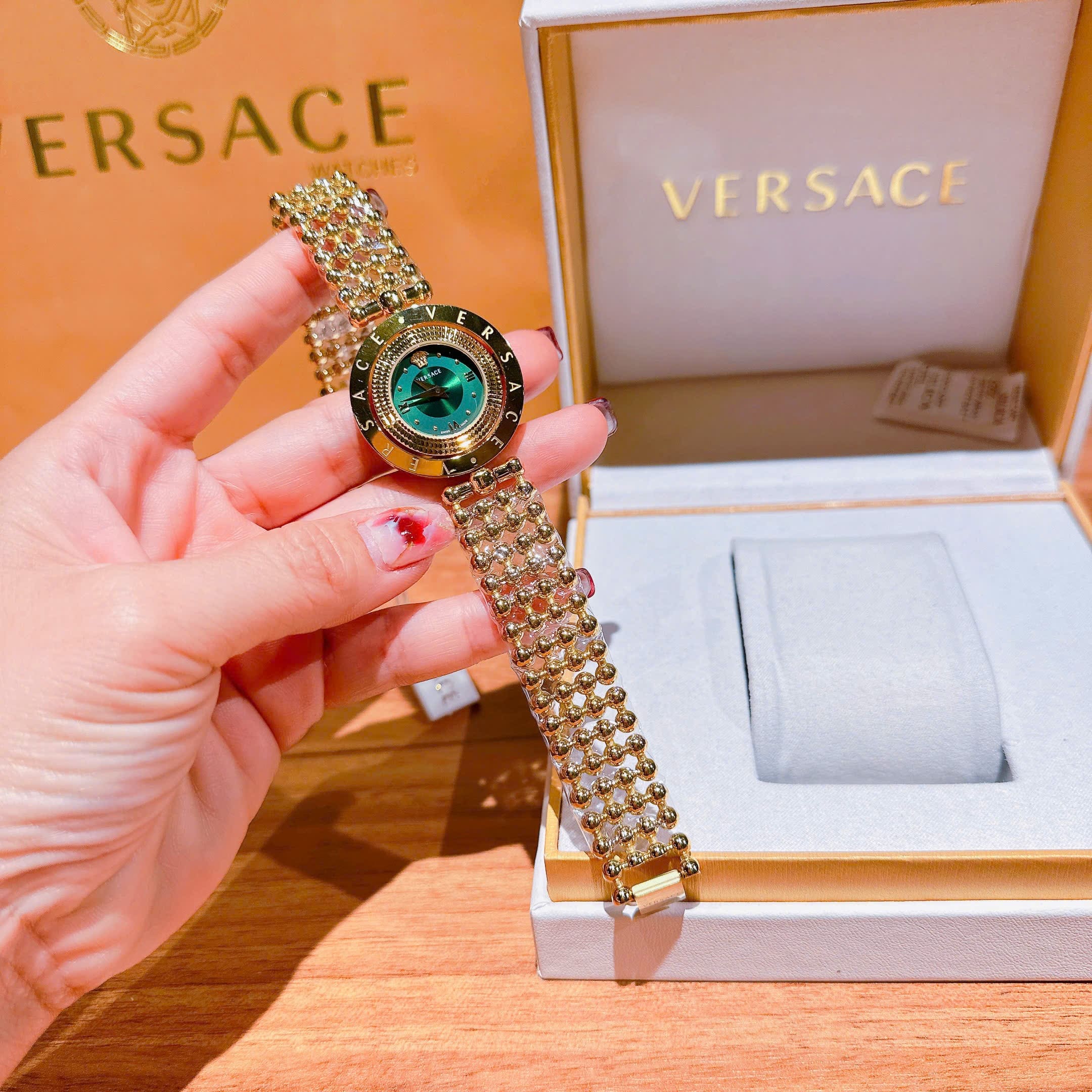 Đồng Hồ Versace Eon Pour Femmes |Nữ Giới |Xanh Lá |Dây Kim Loại Vàng Gold |Máy Pin (Quartz) |Size 33mm |donghogiatot.vn