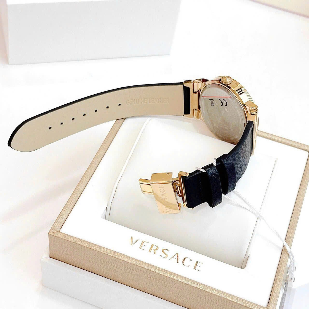 Đồng Hồ Versace Greca Logo |Nữ Giới |Vàng Gold |Dây Da Màu Đen |Máy Pin (Quartz) |Size 38mm |donghogiatot.vn