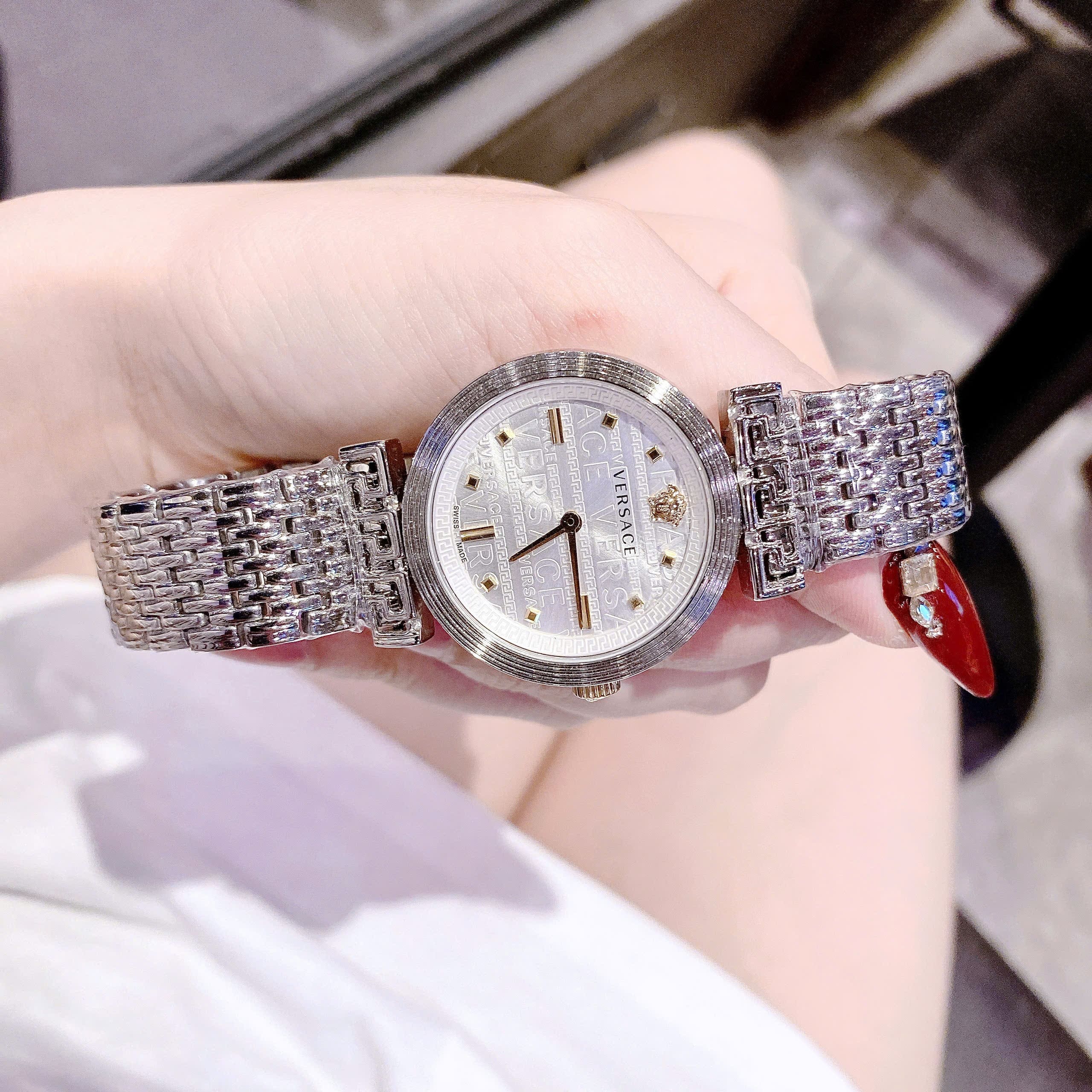 Đồng Hồ Versace Greca Flourish Petite |Nữ Giới |Mặt Trắng |Dây Kim Loại Silver |Máy Pin (Quartz) |Size 35mm |donghogiatot.vn