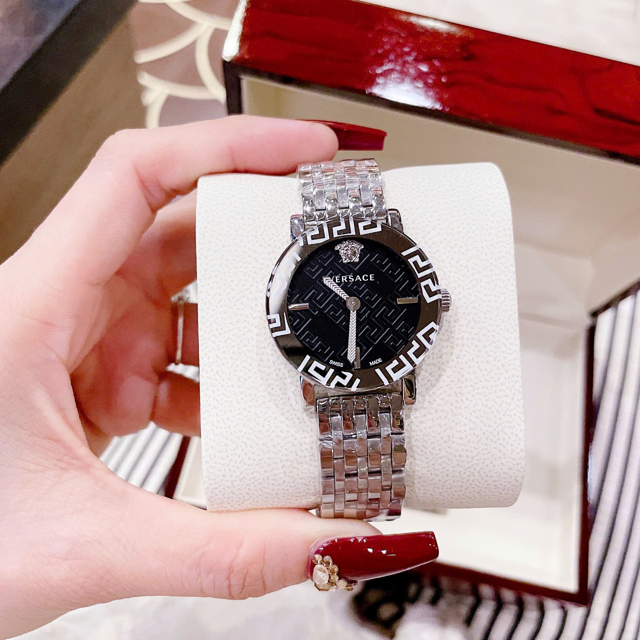 Đồng Hồ Versace Greca Glass Bracelet |Nữ Giới |Mặt Đen |Dây Kim Loại Silver |Máy Pin (Quartz) |Size 32mm |donghogiatot.vn