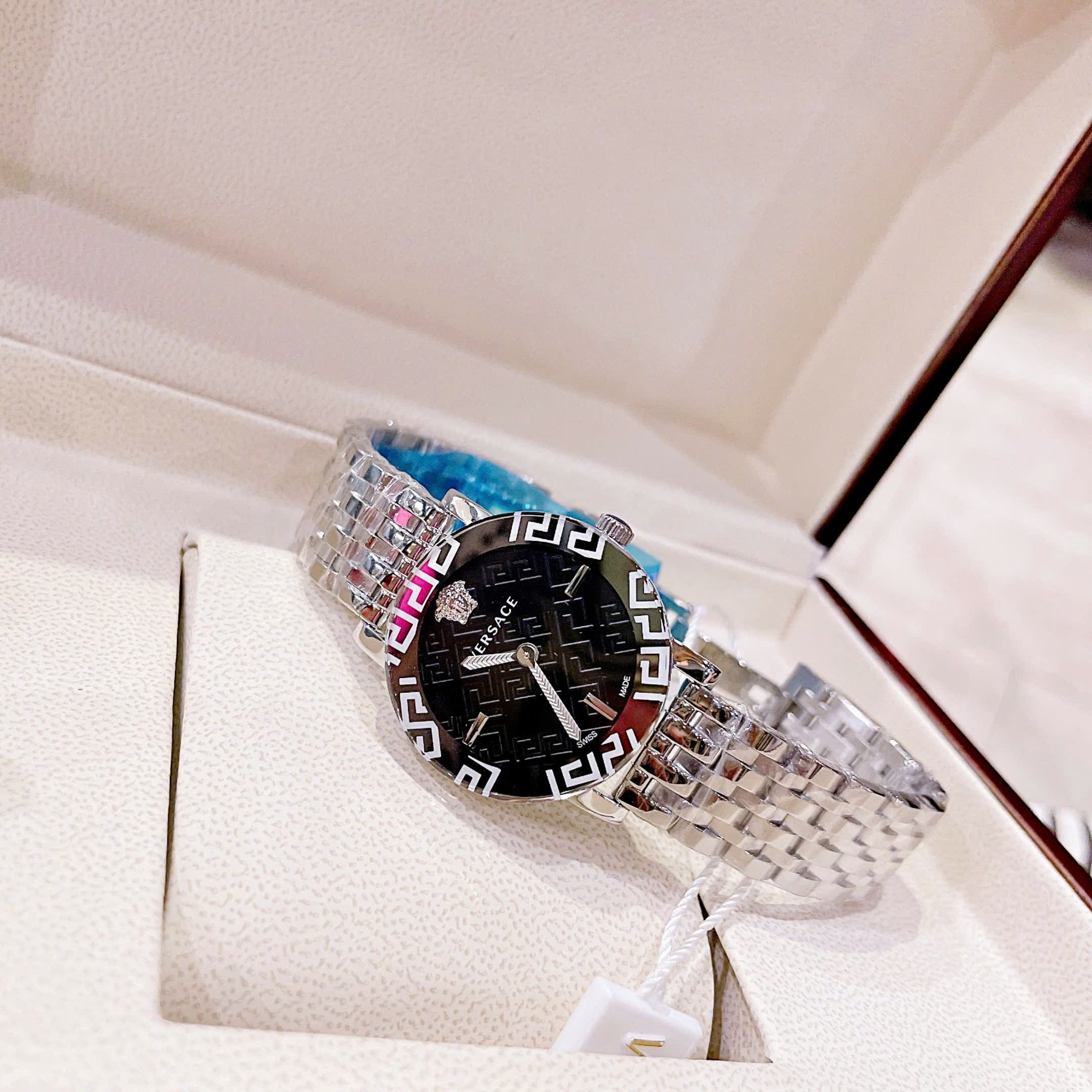 Đồng Hồ Versace Greca Glass Bracelet |Nữ Giới |Mặt Đen |Dây Kim Loại Silver |Máy Pin (Quartz) |Size 32mm |donghogiatot.vn