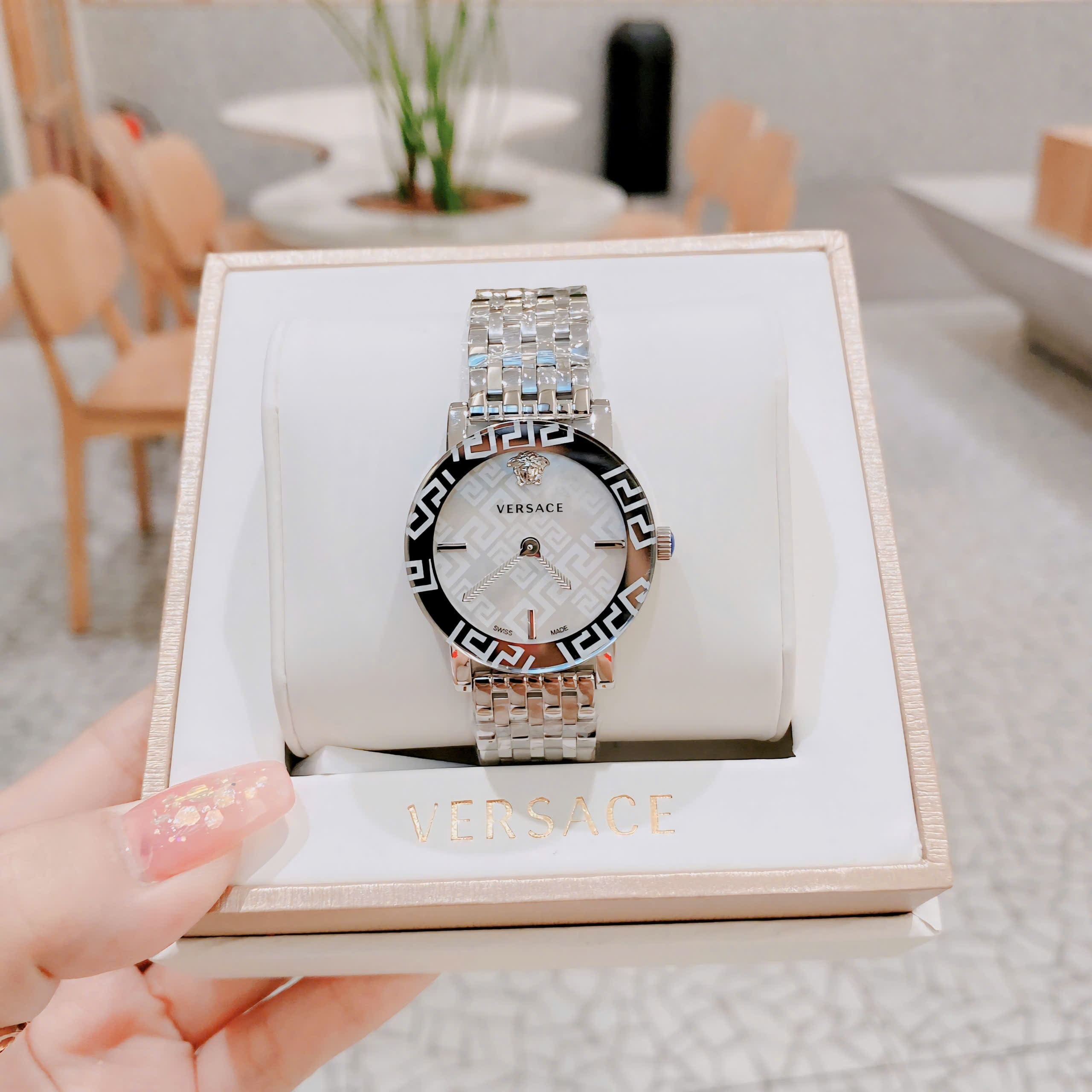 Đồng Hồ Versace Greca Glass Bracelet |Nữ Giới |Trắng Silver |Dây Kim Loại |Máy Pin (Quartz) |Size 32mm |donghogiatot.vn