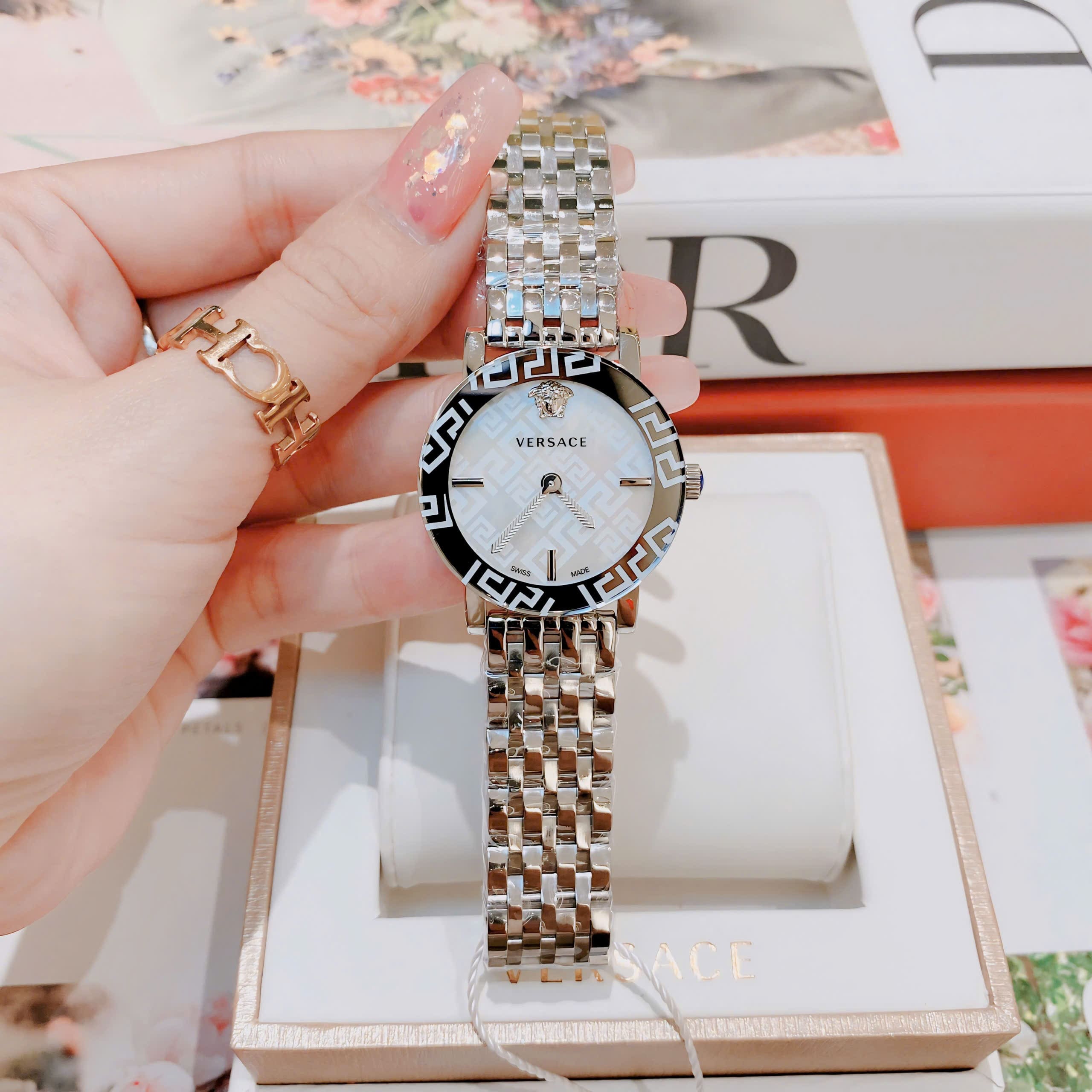 Đồng Hồ Versace Greca Glass Bracelet |Nữ Giới |Trắng Silver |Dây Kim Loại |Máy Pin (Quartz) |Size 32mm |donghogiatot.vn