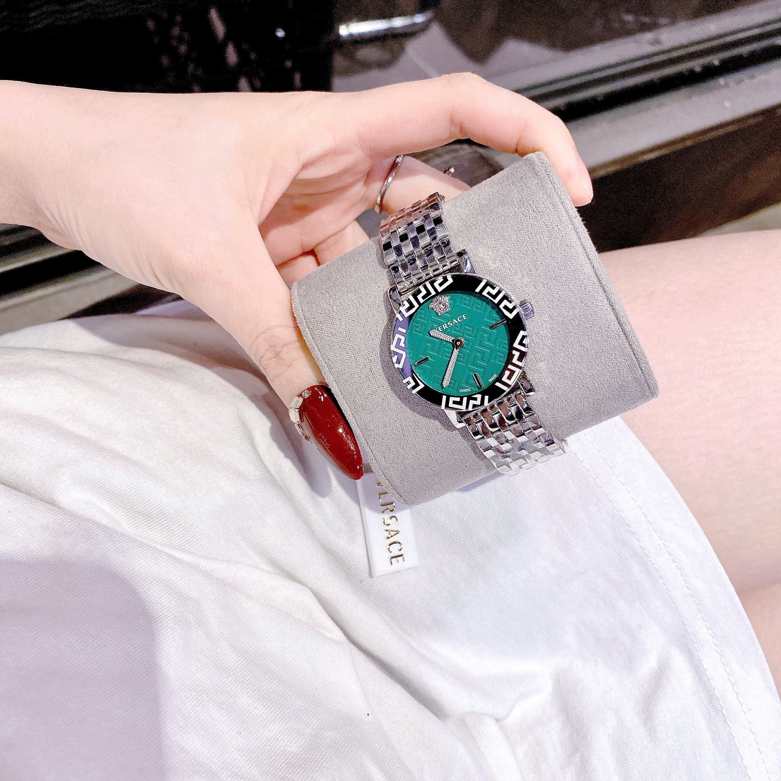 Đồng Hồ Versace Greca Glass Bracelet |Nữ Giới |Xanh Lá |Dây Kim Loại Silver |Máy Pin (Quartz) |Size 32mm |donghogiatot.vn