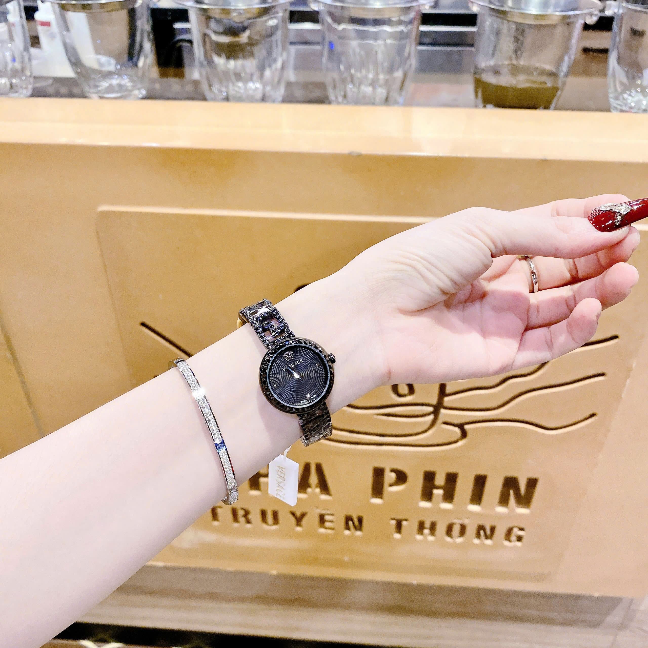 Đồng Hồ Versace Greca Goddess |Nữ Giới |Mặt Đen |Dây Kim Loại Full Đen |Máy Pin (Quartz) |Size 28mm |donghogiatot.vn