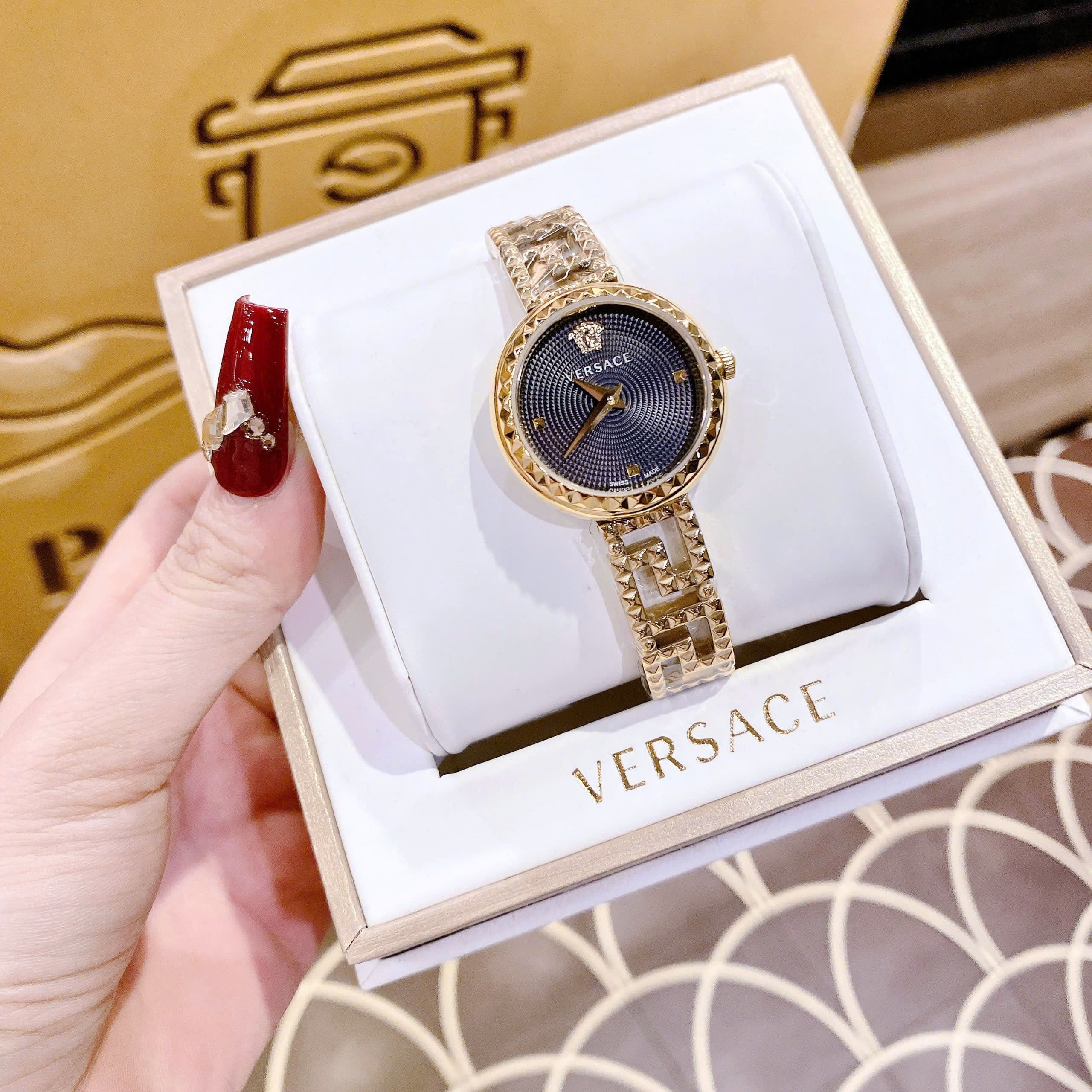 Đồng Hồ Versace Greca Goddess |Nữ Giới |Mặt Đen |Dây Kim Loại Vàng Gold |Máy Pin (Quartz) |Size 28mm |donghogiatot.vn