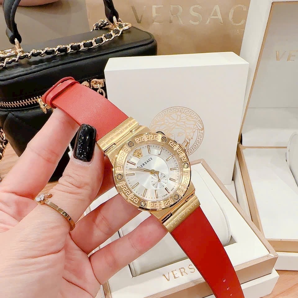 Đồng Hồ Versace Greca Logo |Nữ Giới |3 Kim |Mặt Trắng |Dây Da Đỏ |Máy Pin (Quartz) |Size 38mm |donghogiatot.vn