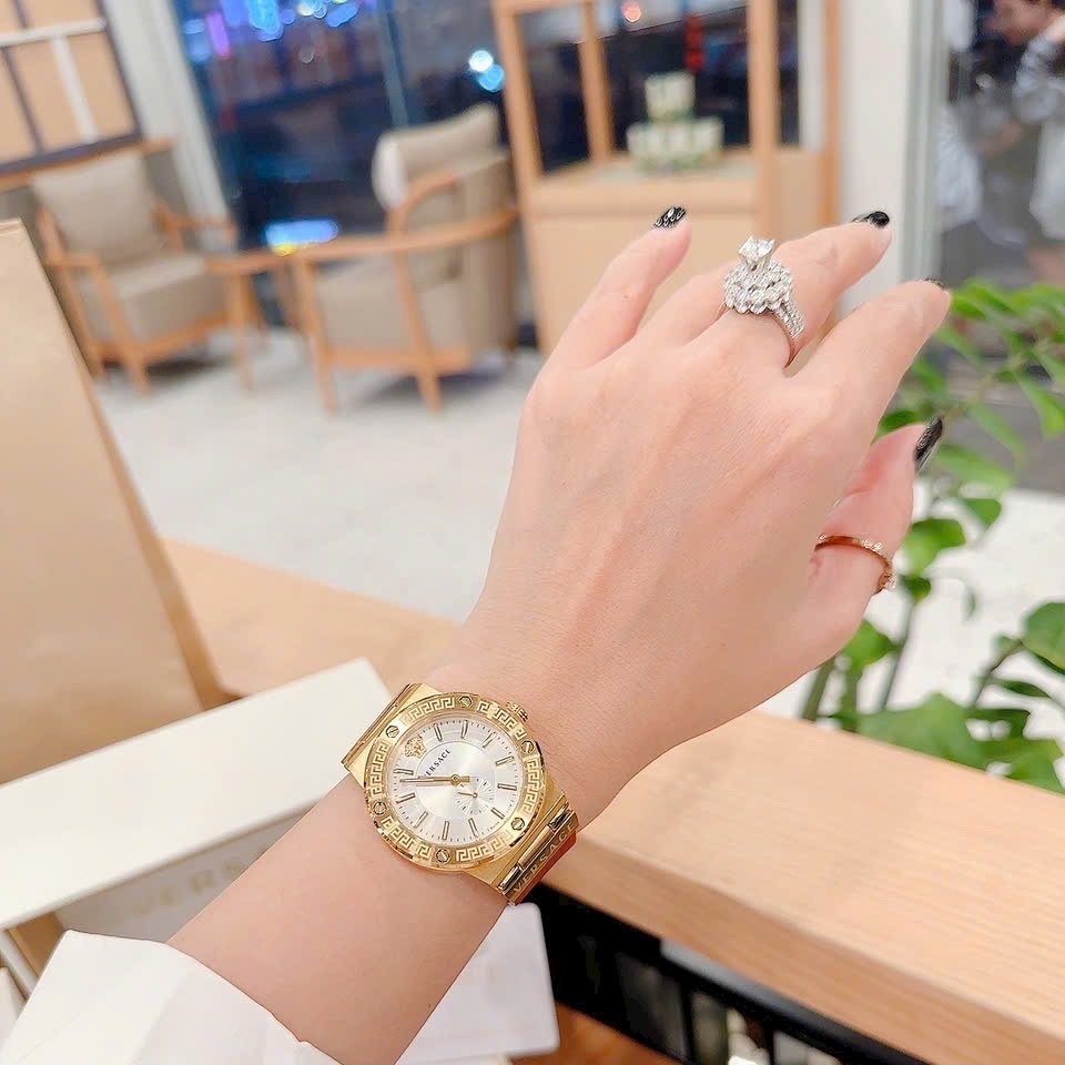 Đồng Hồ Versace Greca Logo |Nữ Giới |3 Kim |Mặt Trắng |Dây Da Đỏ |Máy Pin (Quartz) |Size 38mm |donghogiatot.vn