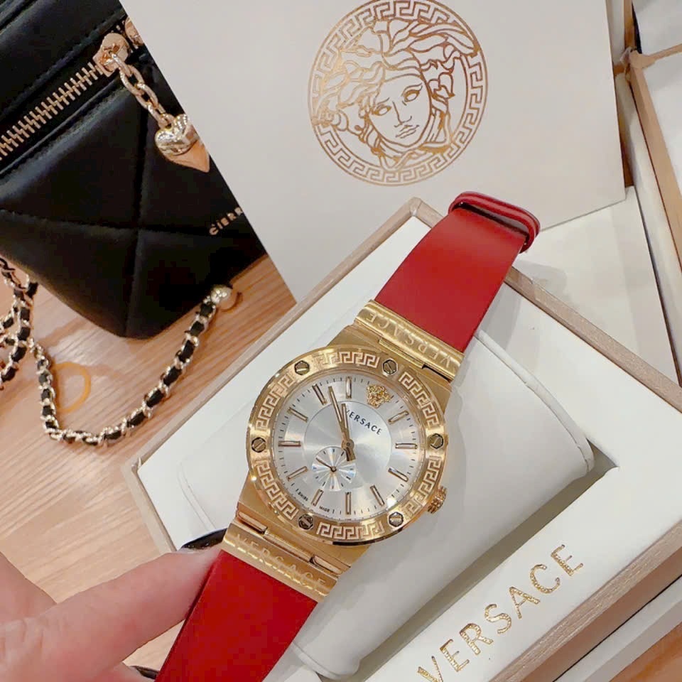 Đồng Hồ Versace Greca Logo |Nữ Giới |3 Kim |Mặt Trắng |Dây Da Đỏ |Máy Pin (Quartz) |Size 38mm |donghogiatot.vn