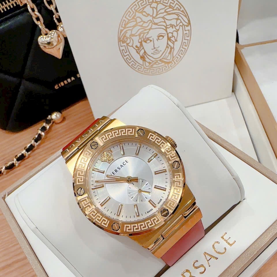 Đồng Hồ Versace Greca Logo |Nữ Giới |3 Kim |Mặt Trắng |Dây Da Đỏ |Máy Pin (Quartz) |Size 38mm |donghogiatot.vn