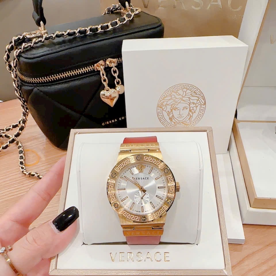 Đồng Hồ Versace Greca Logo |Nữ Giới |3 Kim |Mặt Trắng |Dây Da Đỏ |Máy Pin (Quartz) |Size 38mm |donghogiatot.vn