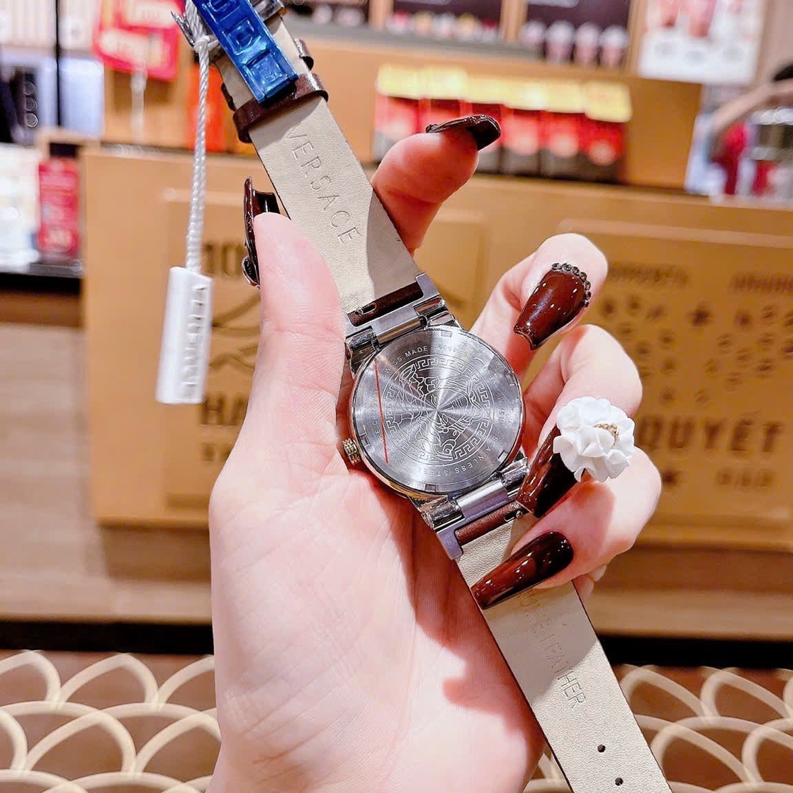 Đồng Hồ Versace Greca Logo 3 Kim |Nữ Giới |Mặt Trắng |Silver |Dây Da Nâu |Máy Pin (Quartz) |Size 38mm |donghogiatot.vn