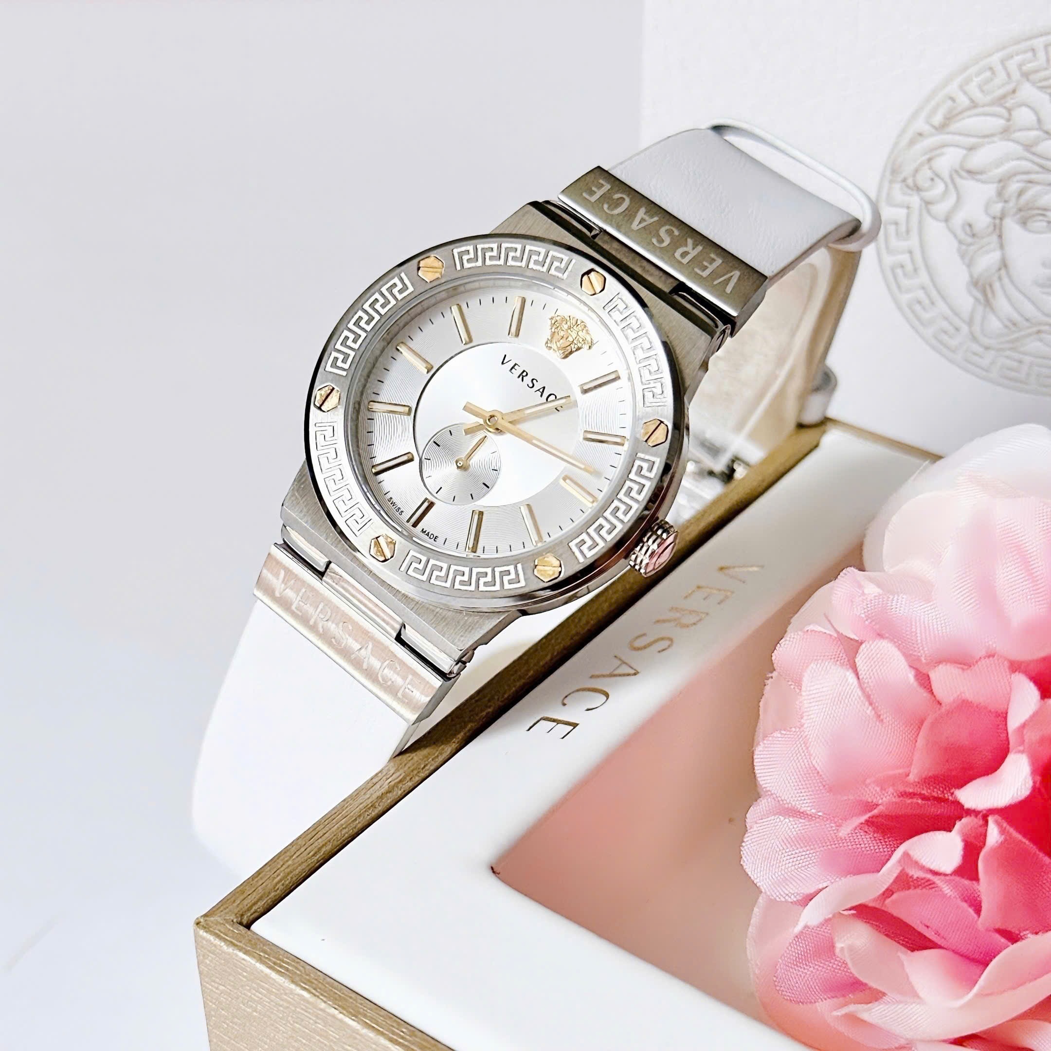 Đồng Hồ Versace Greca Logo |Nữ Giới |3 Kim |Silver |Dây Da Trắng |Máy Pin (Quartz) |Size 38mm |donghogiatot.vn