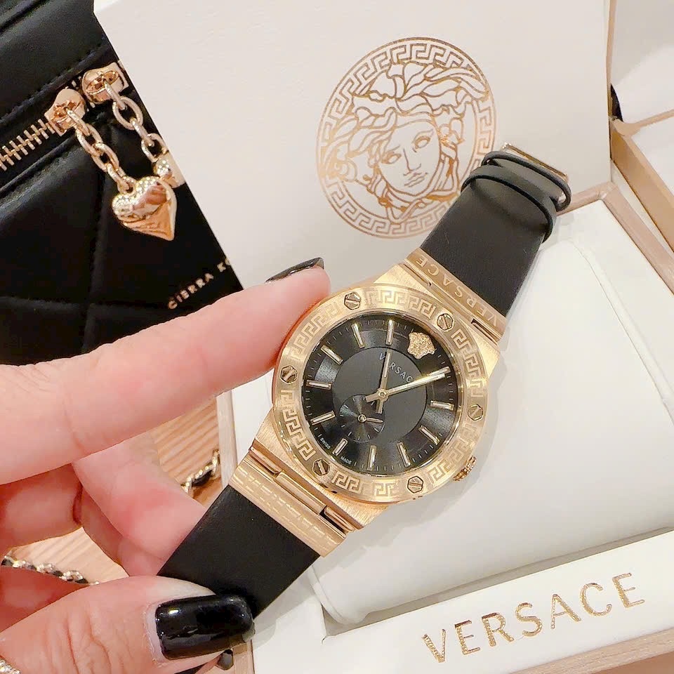 Đồng Hồ Versace Greca Logo |Nữ Giới |3 Kim |Vàng Gold |Dây Da Đen |Máy Pin (Quartz) |Size 38mm |donghogiatot.vn