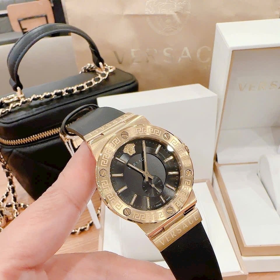 Đồng Hồ Versace Greca Logo |Nữ Giới |3 Kim |Vàng Gold |Dây Da Đen |Máy Pin (Quartz) |Size 38mm |donghogiatot.vn