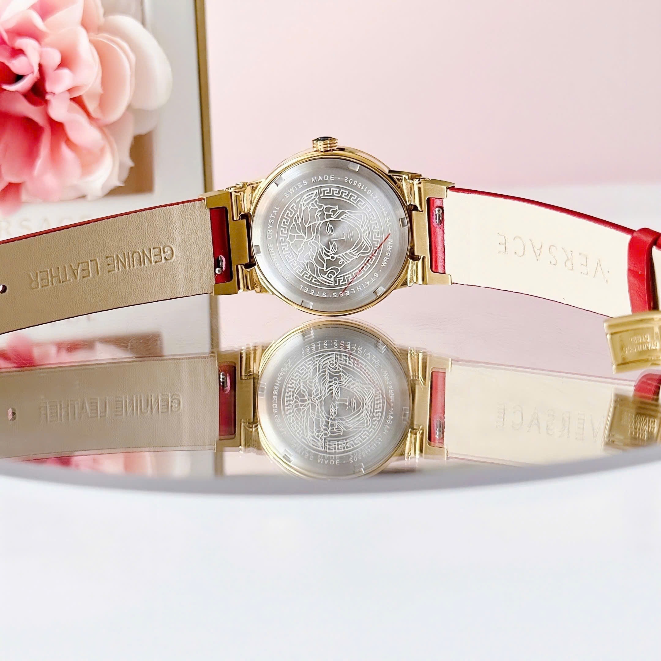 Đồng Hồ Versace Greca Logo |Nữ Giới |3 Kim |Vàng Gold |Dây Da Đỏ |Máy Pin (Quartz) |Size 38mm |donghogiatot.vn