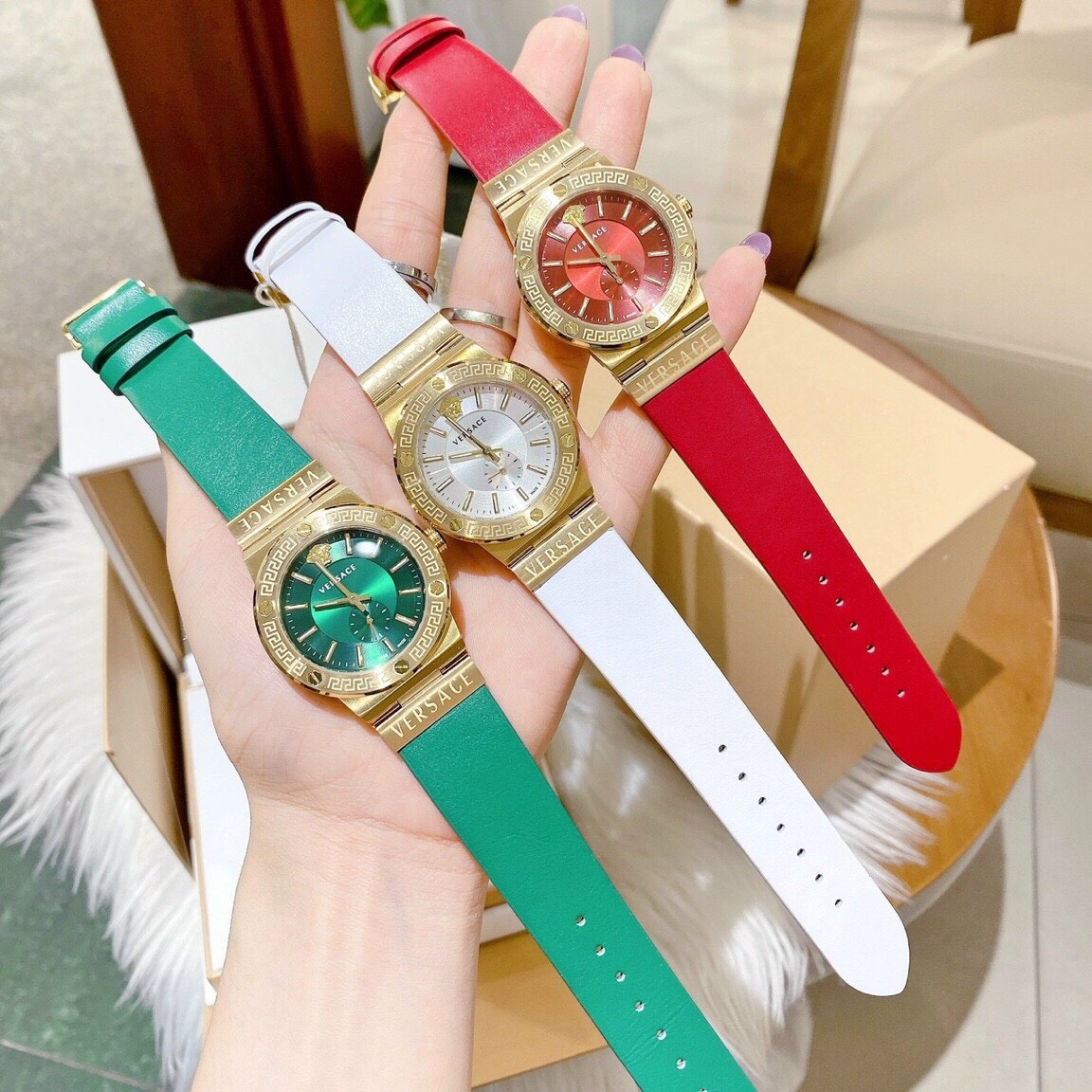 Đồng Hồ Versace Greca Logo |Nữ Giới |3 Kim |Vàng Gold |Dây Da Đỏ |Máy Pin (Quartz) |Size 38mm |donghogiatot.vn