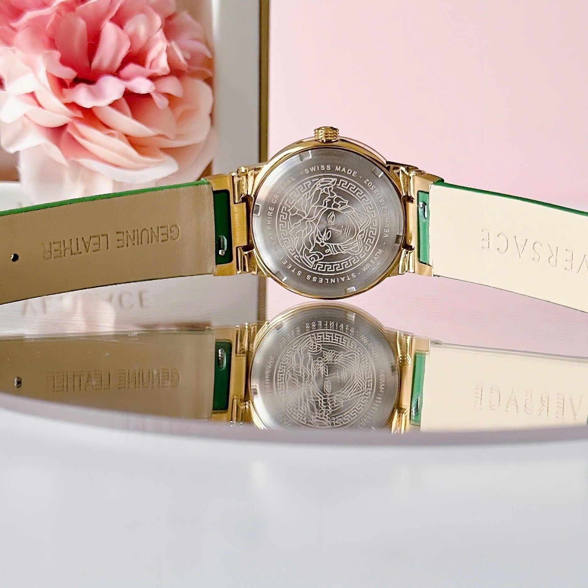 Đồng Hồ Versace Greca Logo |Nữ Giới |3 Kim |Vàng Gold |Dây Da Xanh Lá |Máy Pin (Quartz) |Size 38mm |donghogiatot.vn